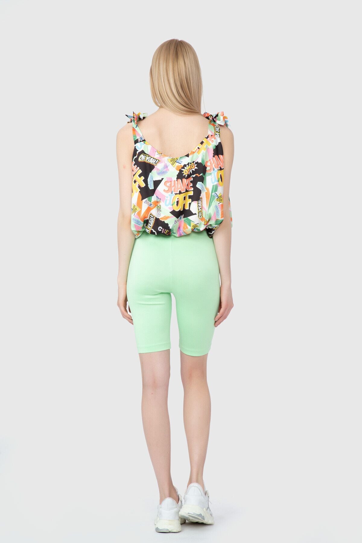 Yüksek Bel Nakış Arma Detaylı Kısa Tayt