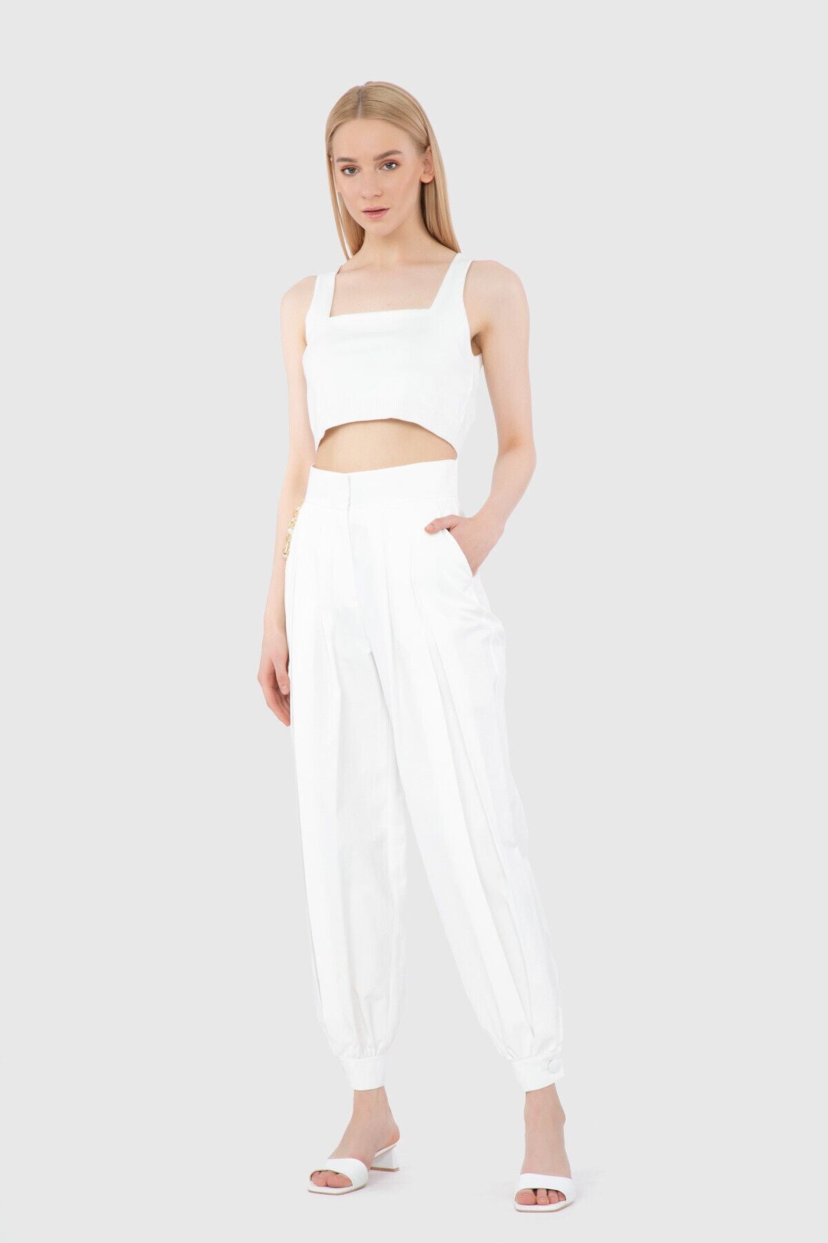 Yüksek Bel Aksesuar Detaylı Bilek Boy Pantolon