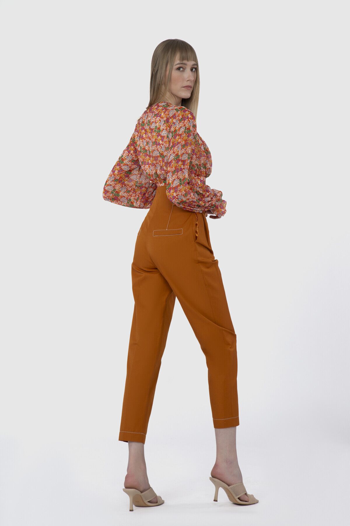 Kontrast Dikiş Detaylı Yüksek Bel Havuç Kesim Pantolon