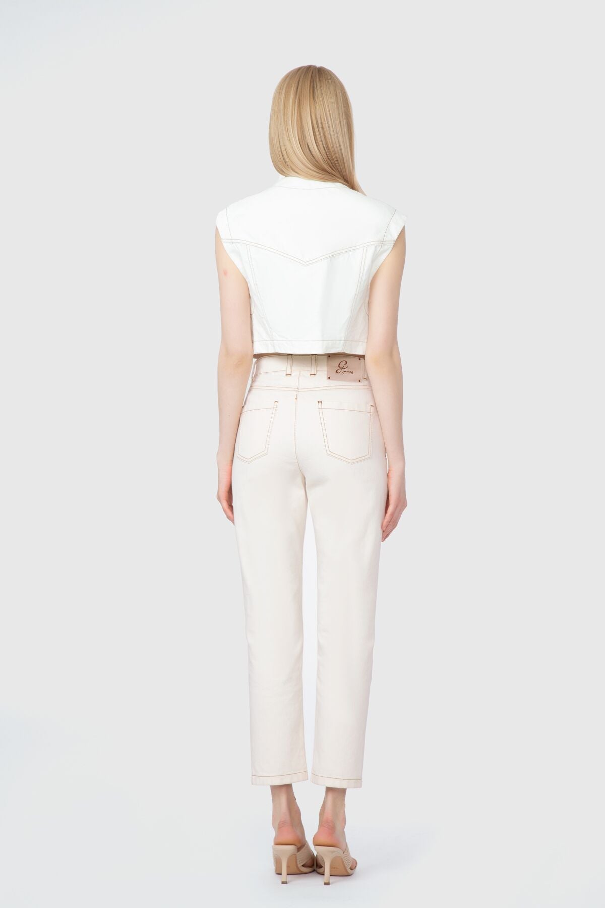 Kolsuz İşleme Detaylı Crop Yelek