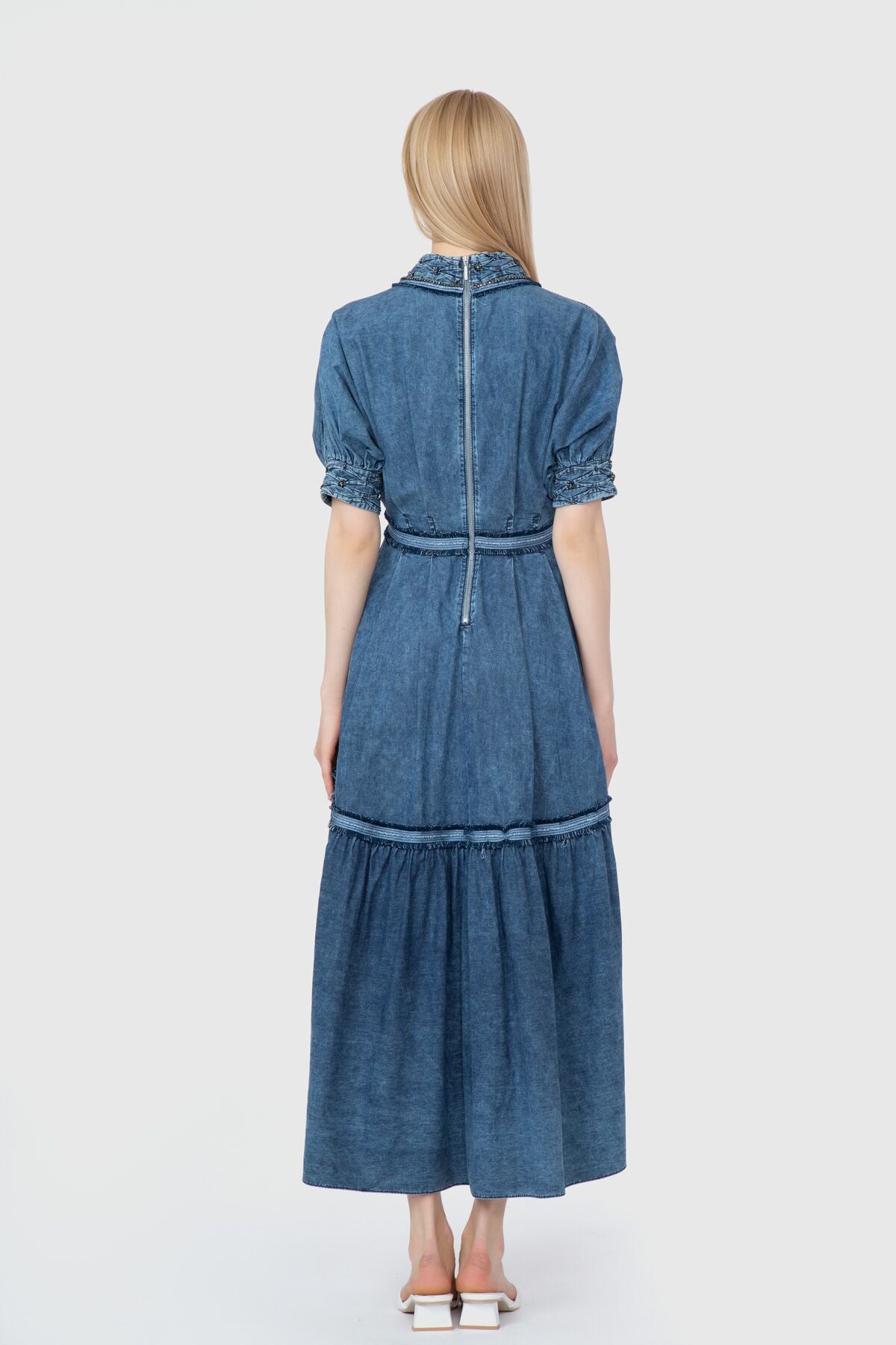 Dikiş Detaylı V Yaka Büzgülü Midi Boy Jean Elbise