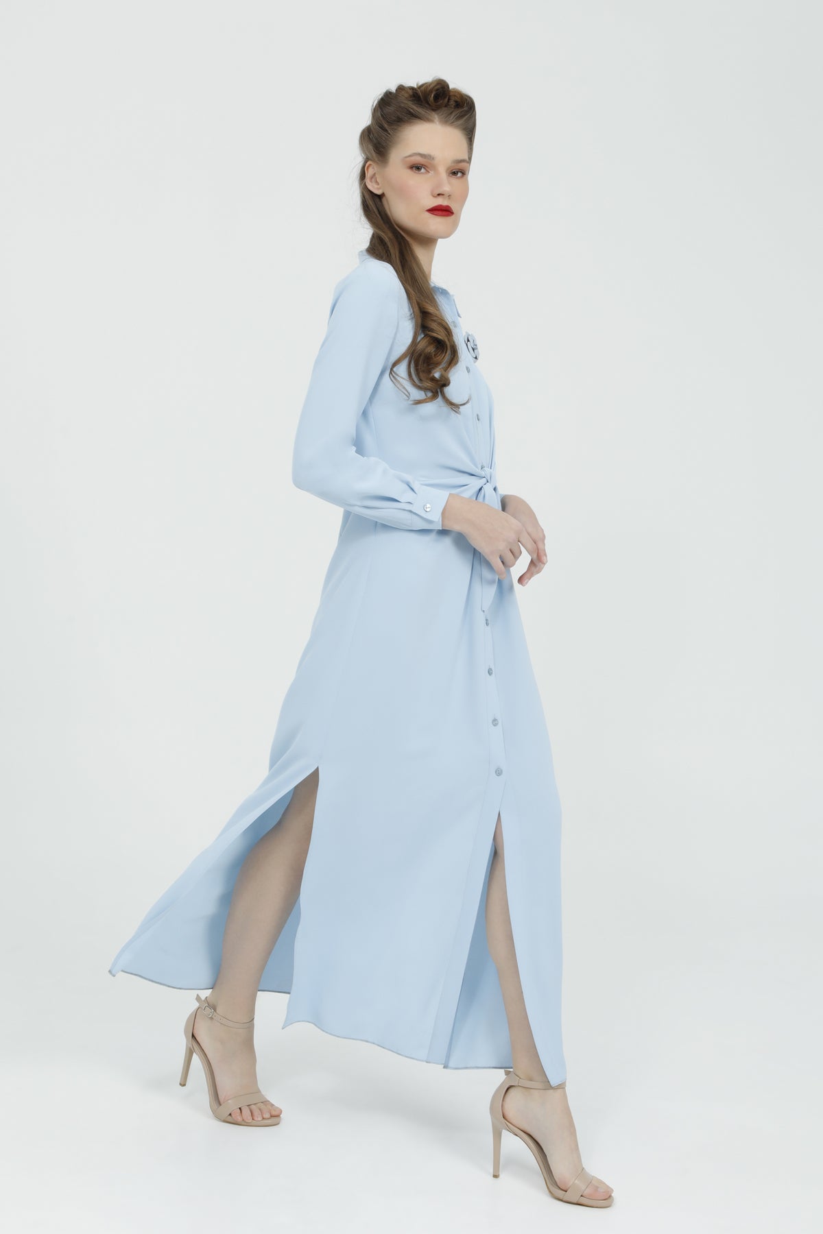 Çiçek Broş Detaylı Kuşaklı Mavi Gömlek Uzun Elbise