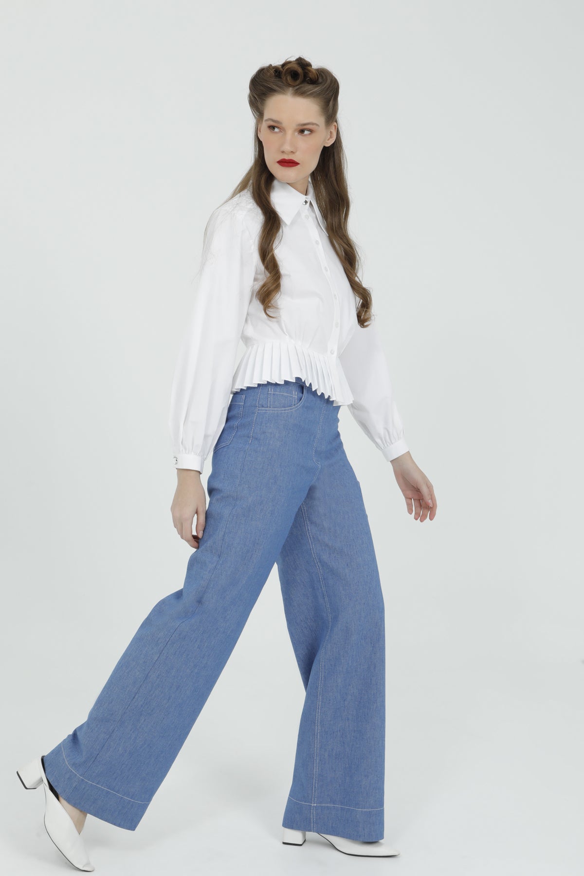 Etek Ucu Plise Detaylı Kristal Düğmeli Gömlek