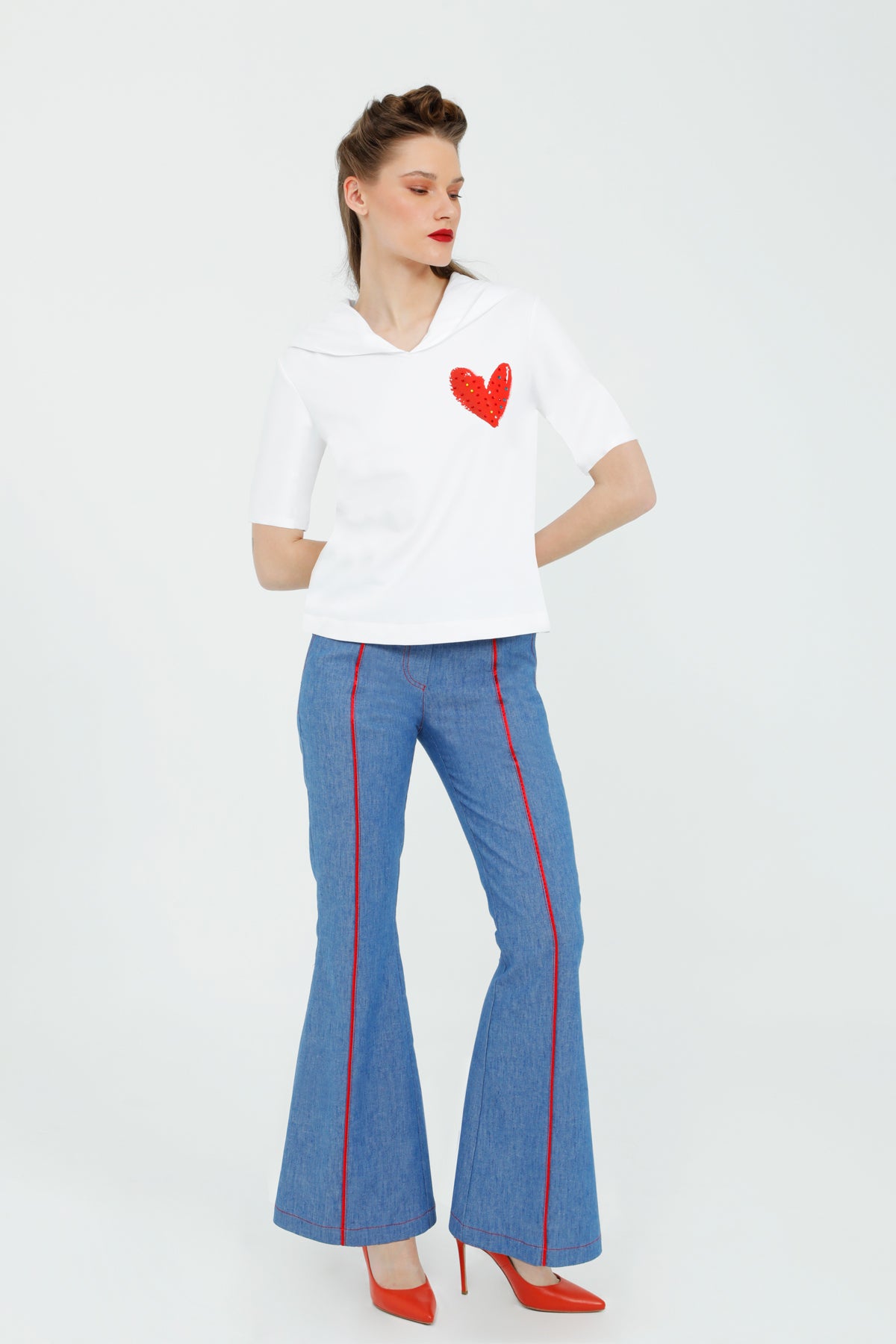 Taşlı Kalp Baskı Detaylı Kapüşonlu T-shirt