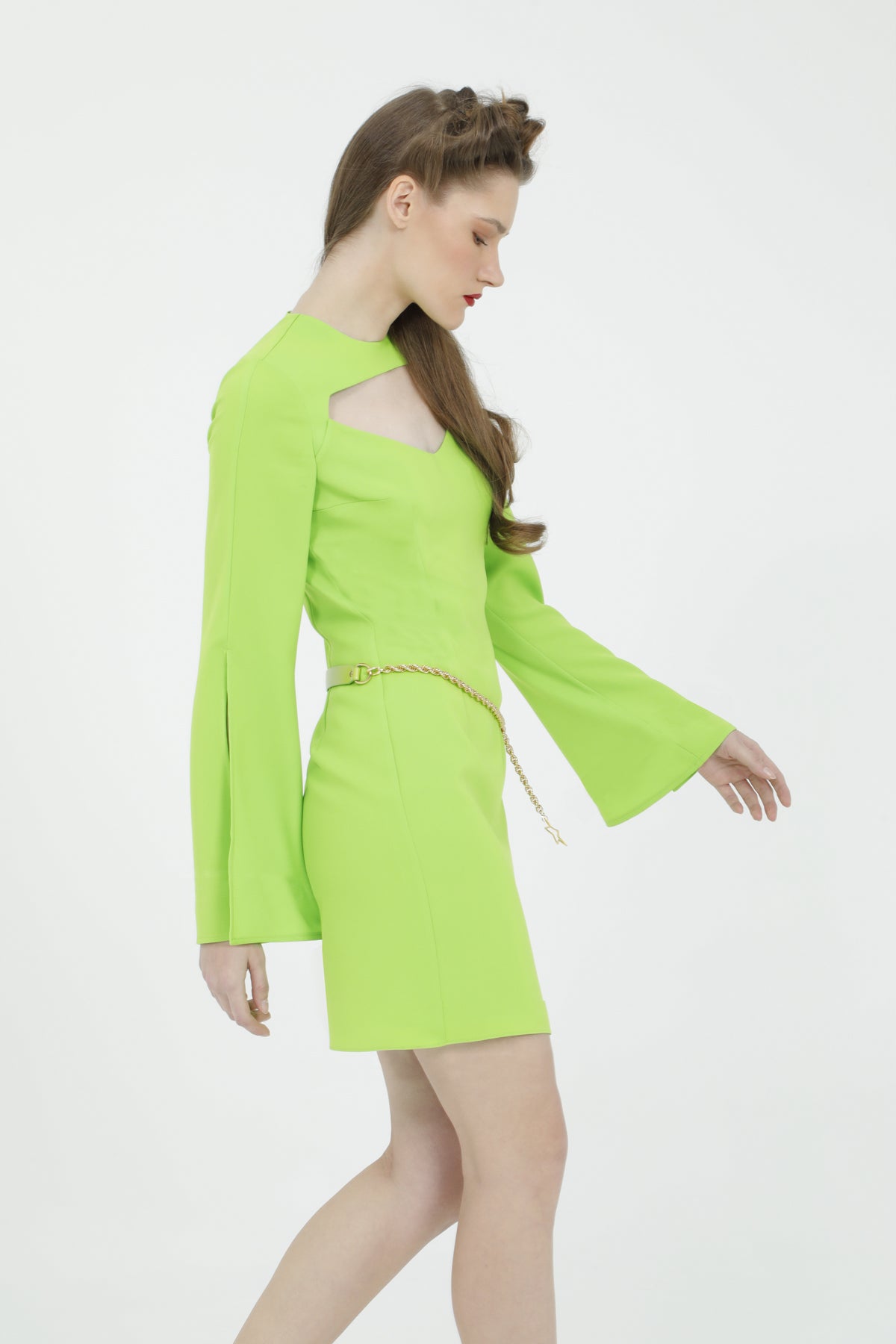 Kare Yakalı Kol Yırtmaçlı Zincir Kemer Detaylı Mini Elbise