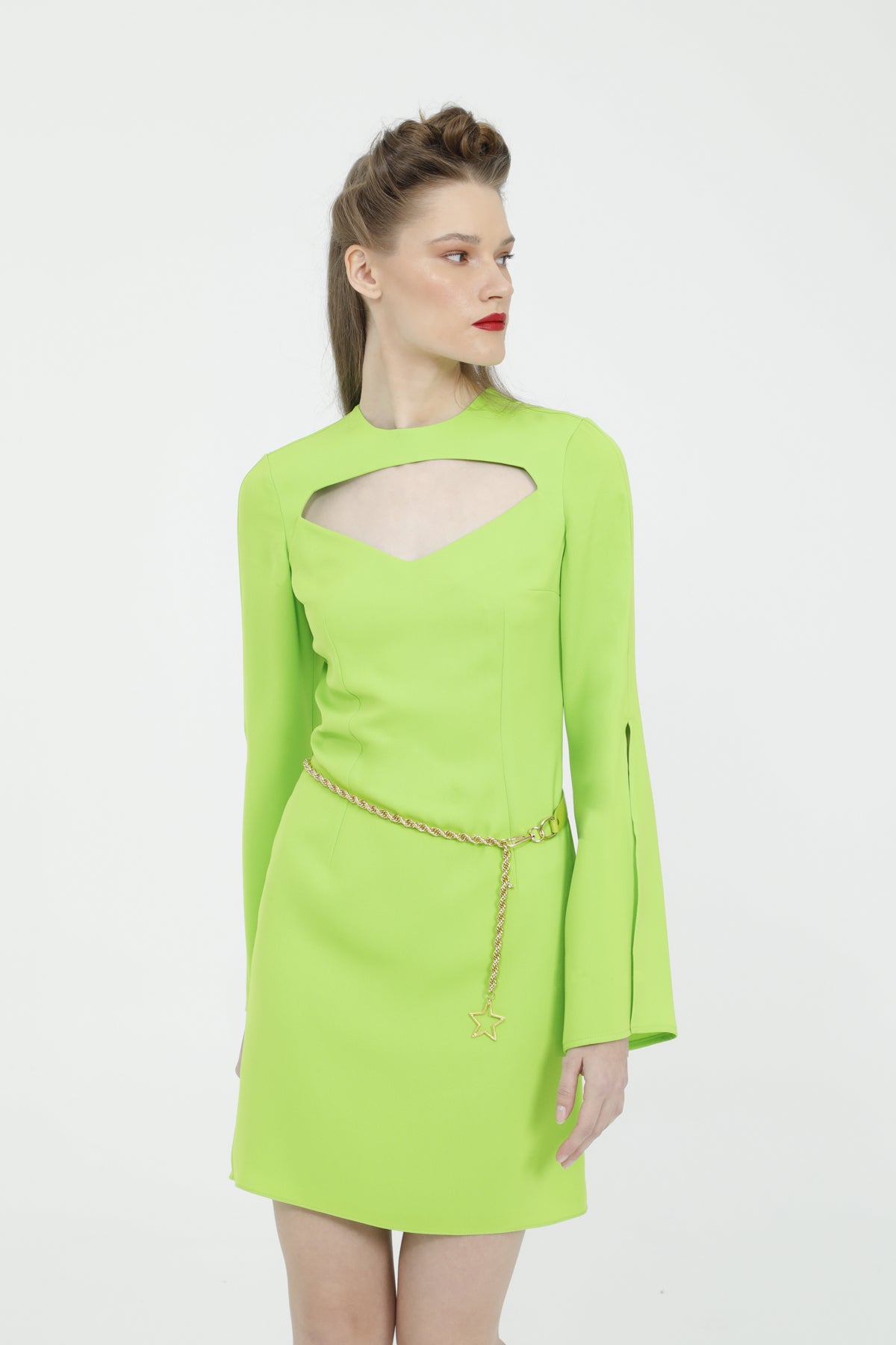 Kare Yakalı Kol Yırtmaçlı Zincir Kemer Detaylı Mini Elbise