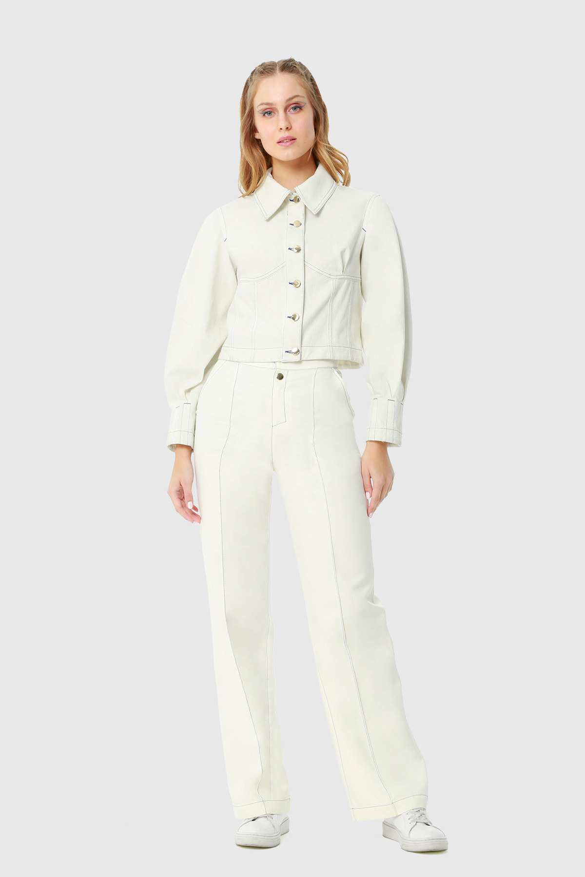 Kontrast Dikiş Detaylı Düğmeli Rahat Kesim Kısa Kot Ceket