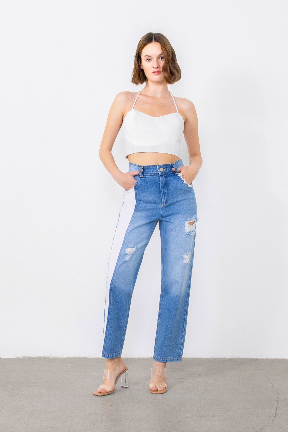 Boyundan Bağlama Detaylı İnci İşlemeli Arkadan Bağlamalı Top