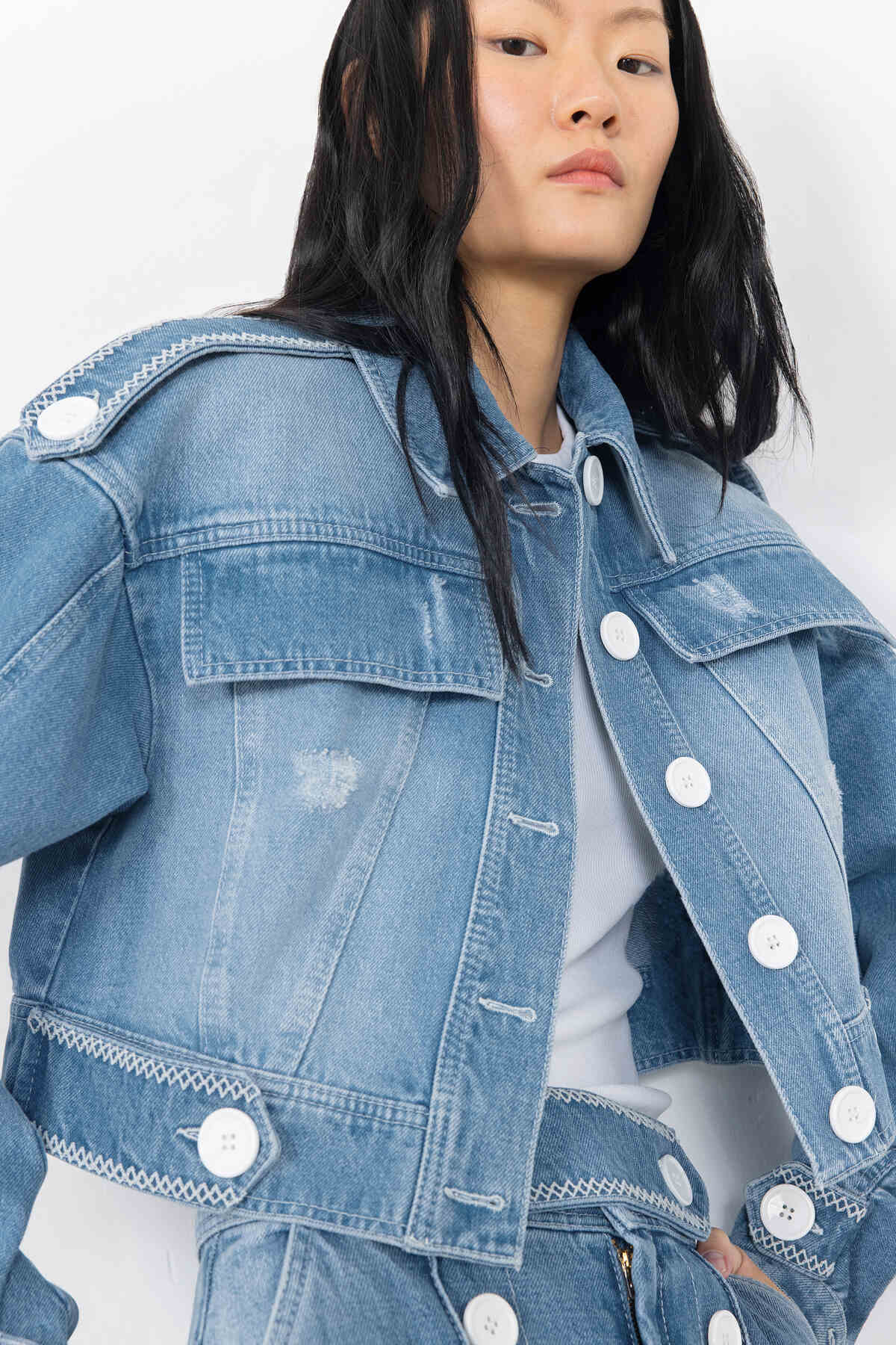 Apolet Detaylı Büzgülü Jean Ceket