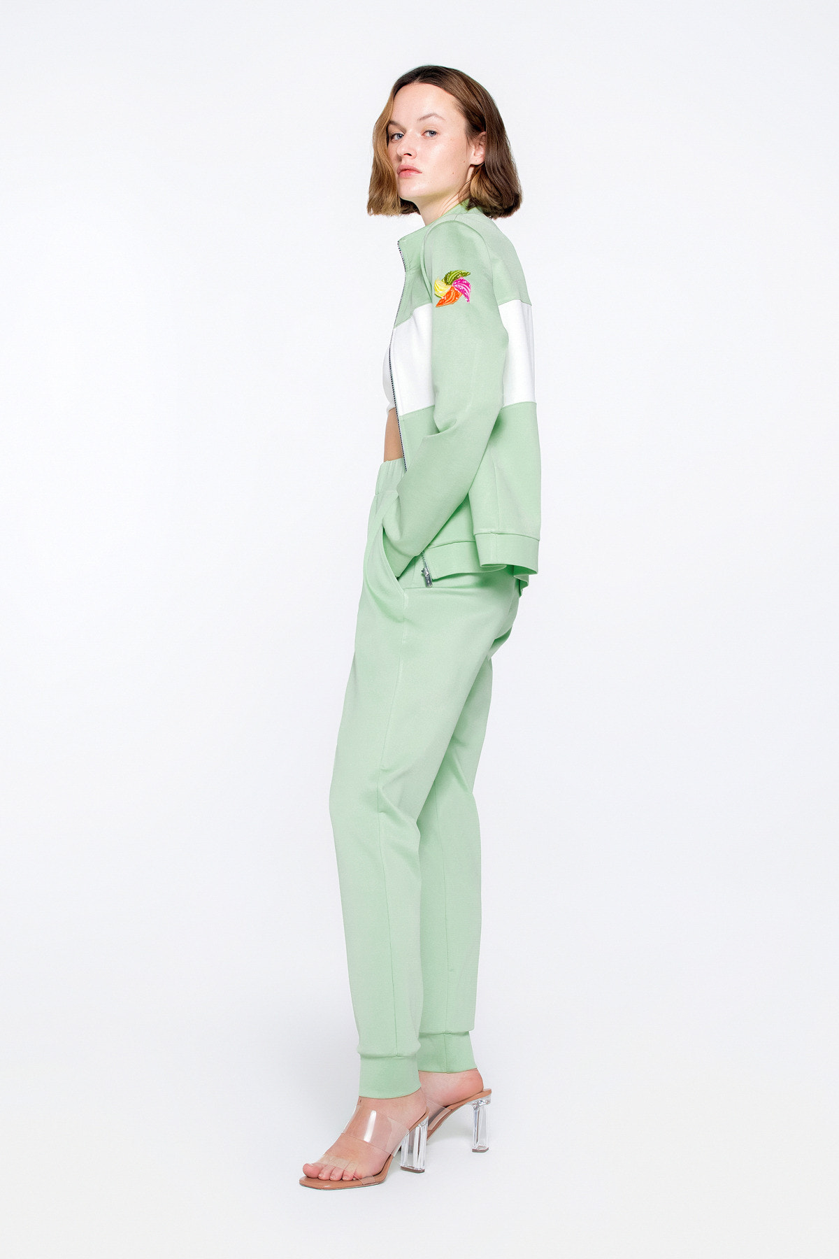 Kol Nakış Aplike Detaylı Önden Fermuarlı Sweatshirt