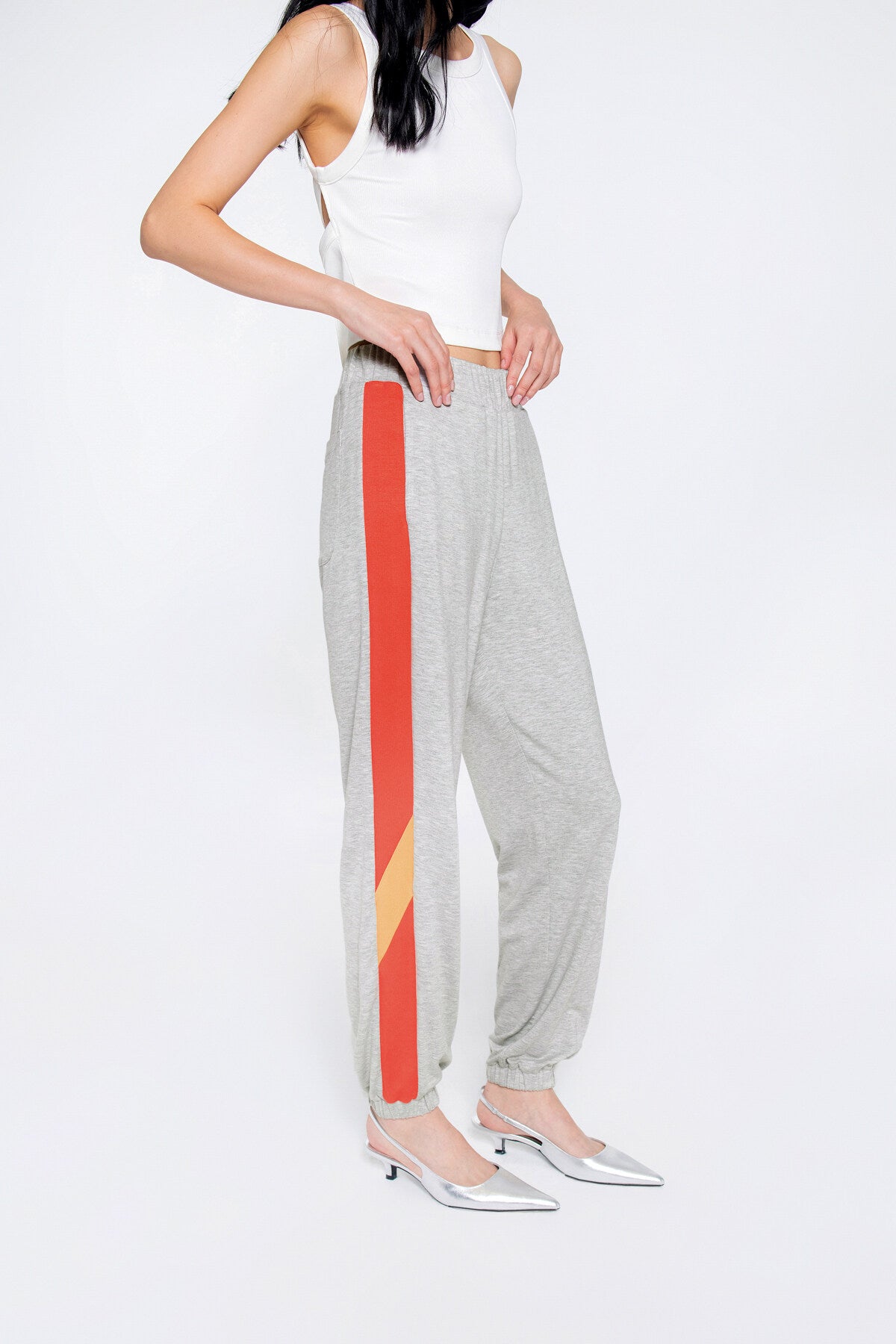 Yanları Şerit Detaylı Paçası Bantlı Arkası Tek Cepli Eşofman