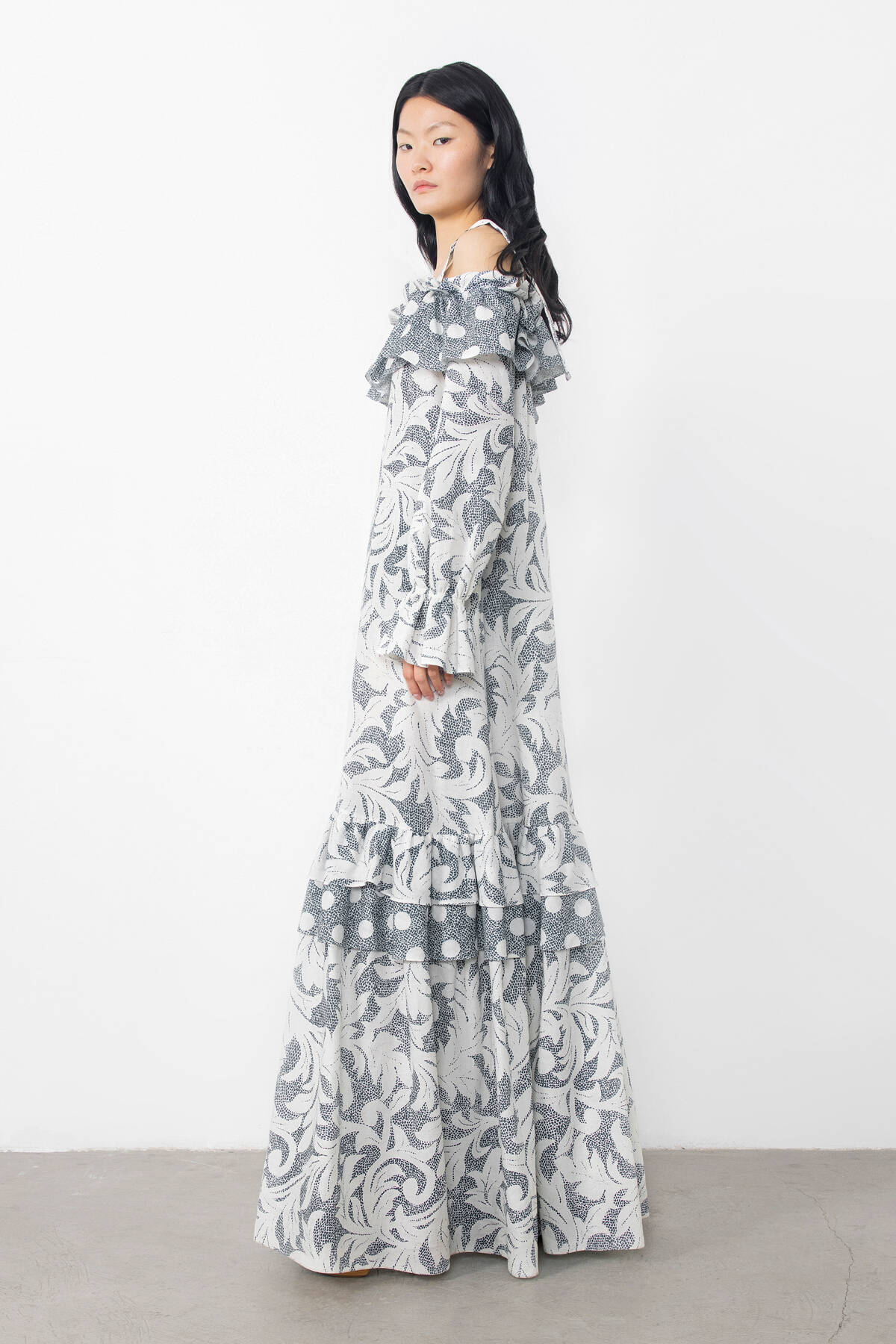 Askılı Volan Detaylı Desenli Uzun Elbise