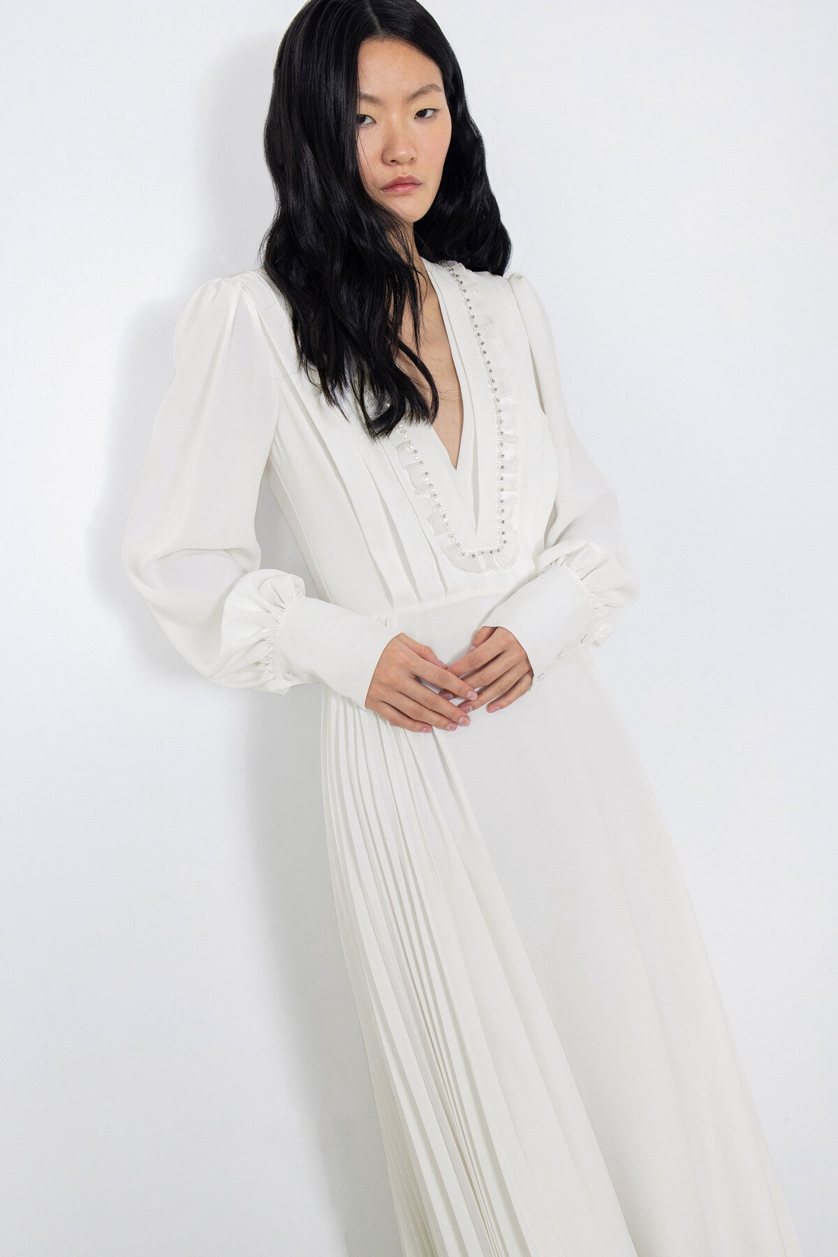 Yaka İşleme Detaylı Kuşaklı Piliseli Uzun Elbise