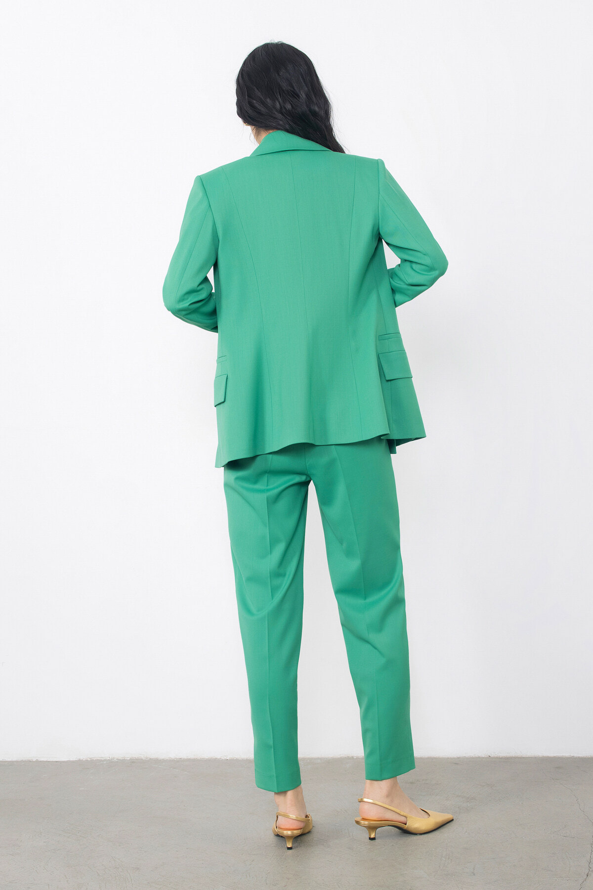 Çiçek Broşlu Düğme Detaylı Ceket