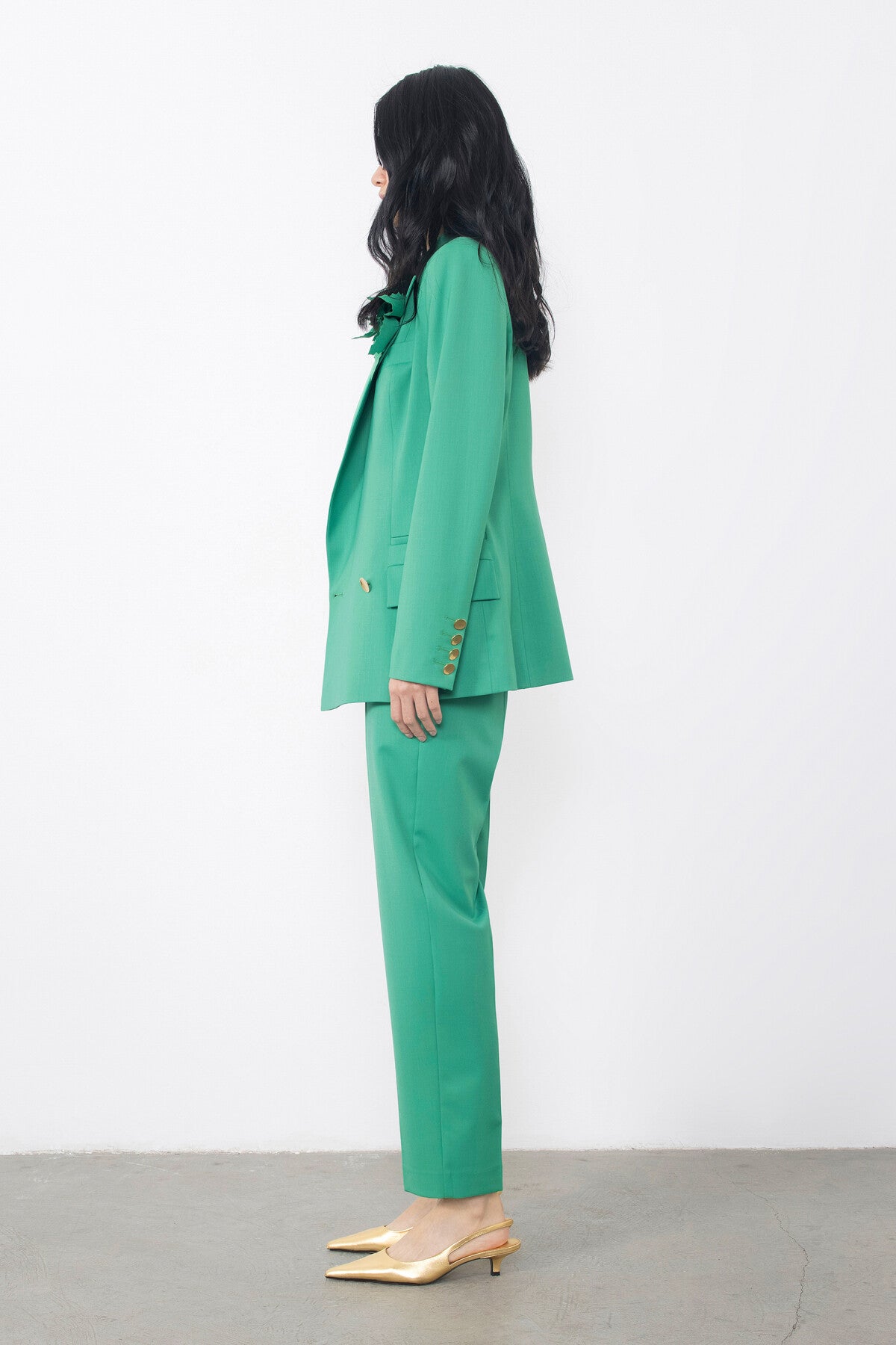 Çiçek Broşlu Düğme Detaylı Ceket