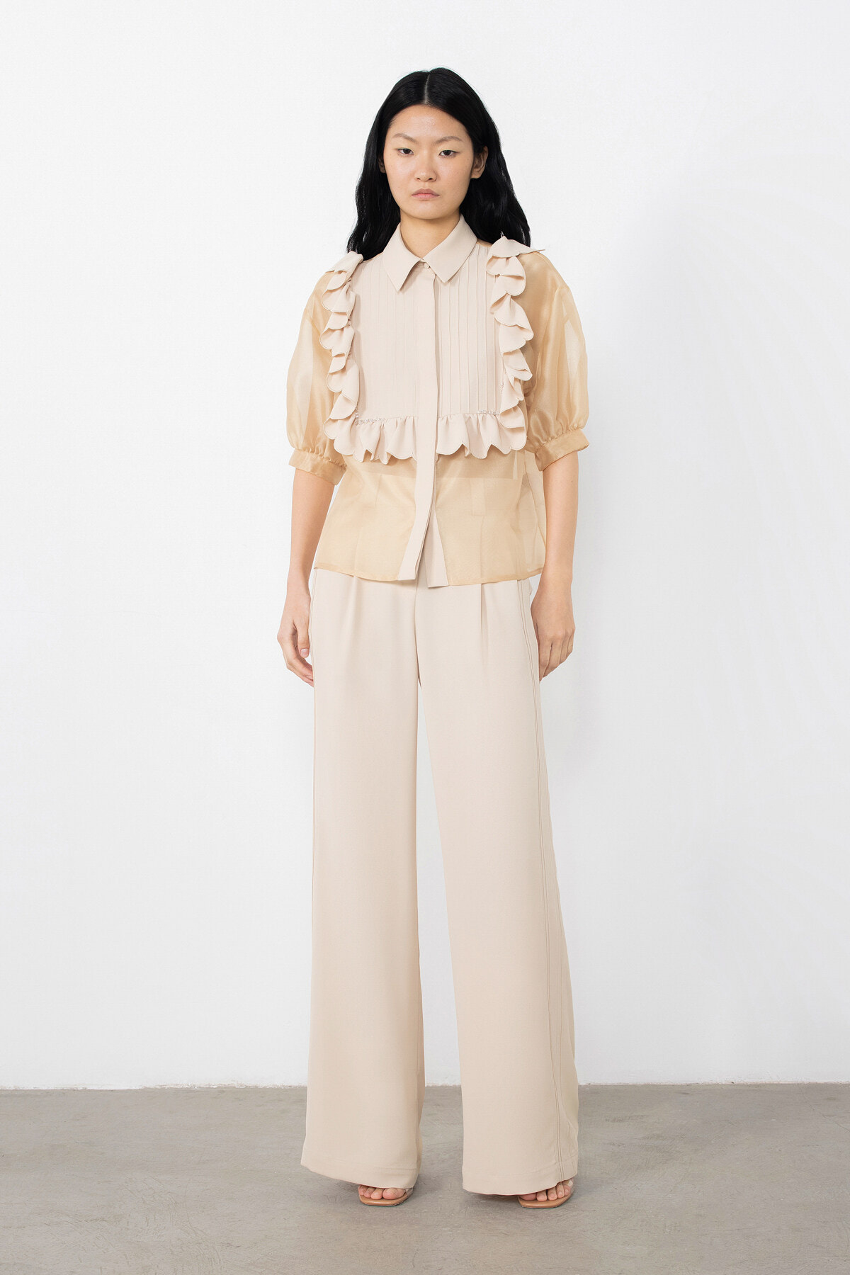 Hacimli Kollu Transparan Gömlek