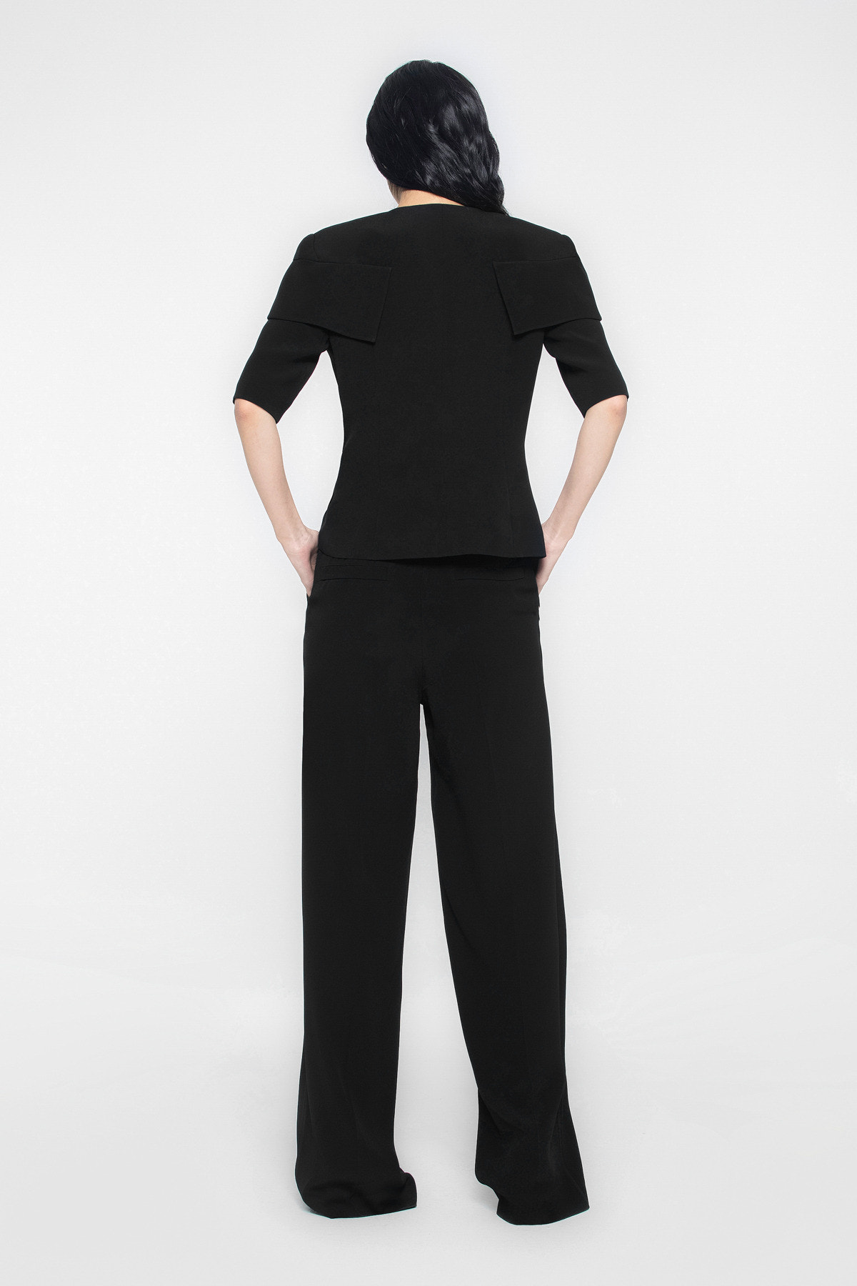 Omuz Detaylı Kruveze Kapamalı İşlemeli Ceket