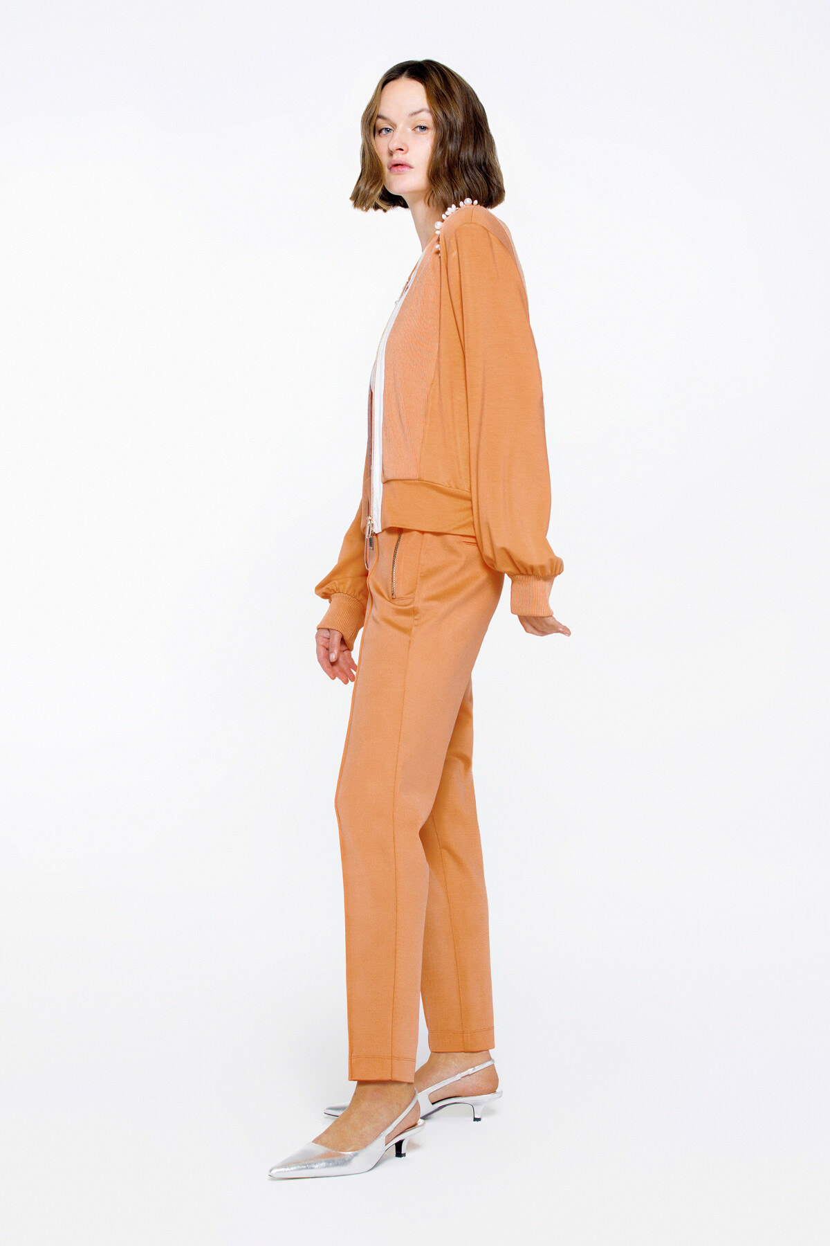 İşlemeli Omuz Detaylı Önden Fermuarlı Somon Ceket