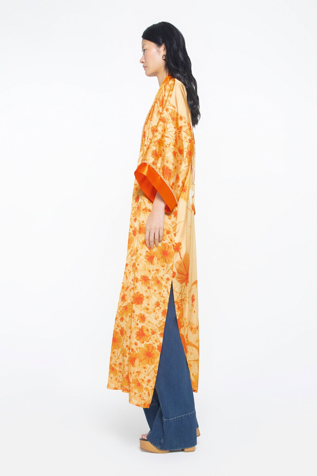 Özel Desen Arkası Yazı Baskılı Seyyar Kuşaklı Çiçekli Kimono