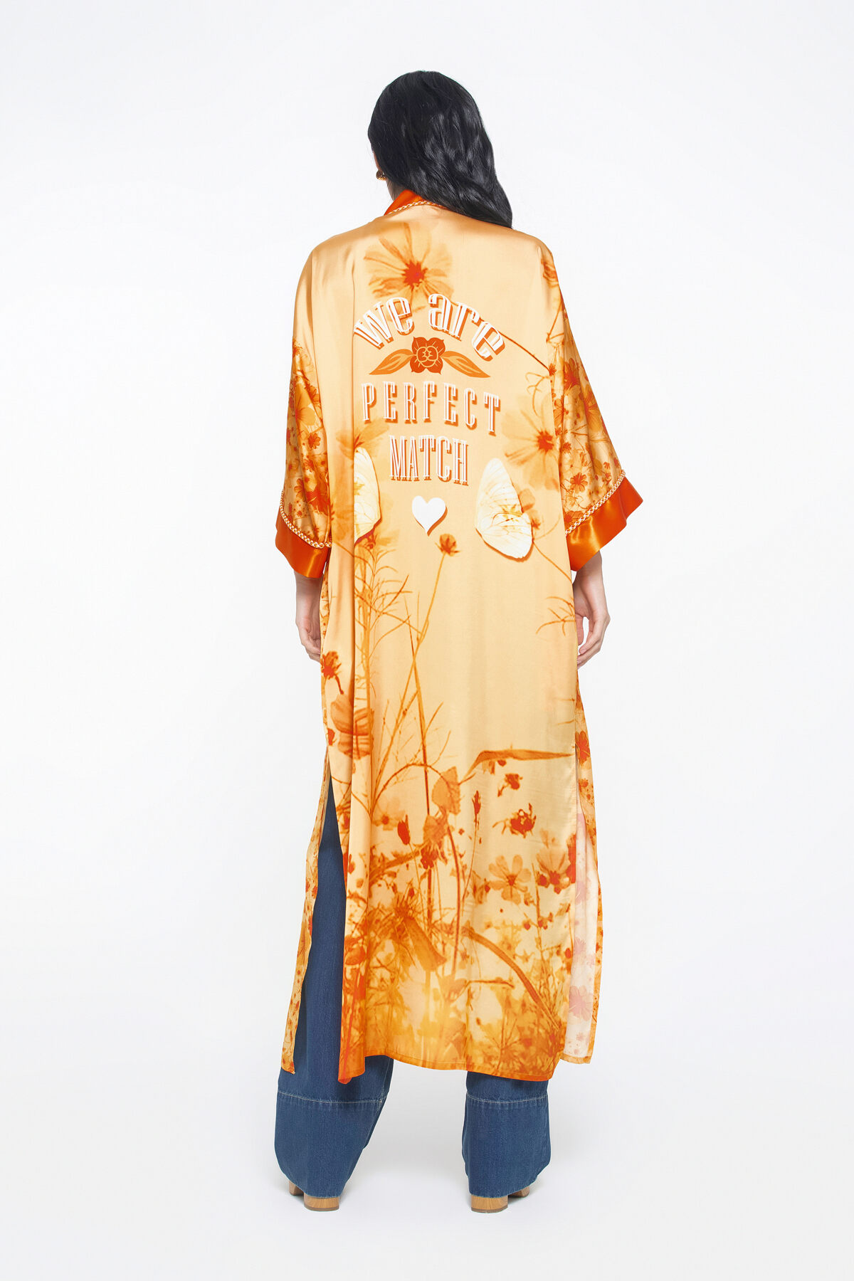 Özel Desen Arkası Yazı Baskılı Seyyar Kuşaklı Çiçekli Kimono