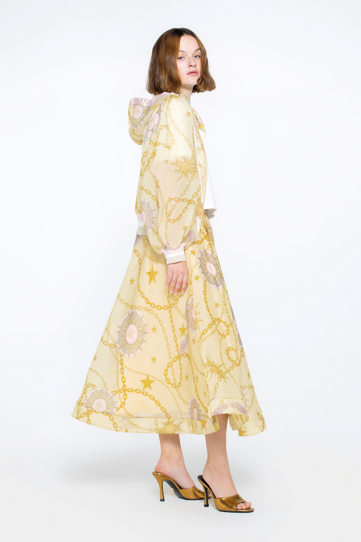 Etek Ucu Ve Manşet Ribana Detaylı Kapüşonlu Özel Desen Organze Ceket