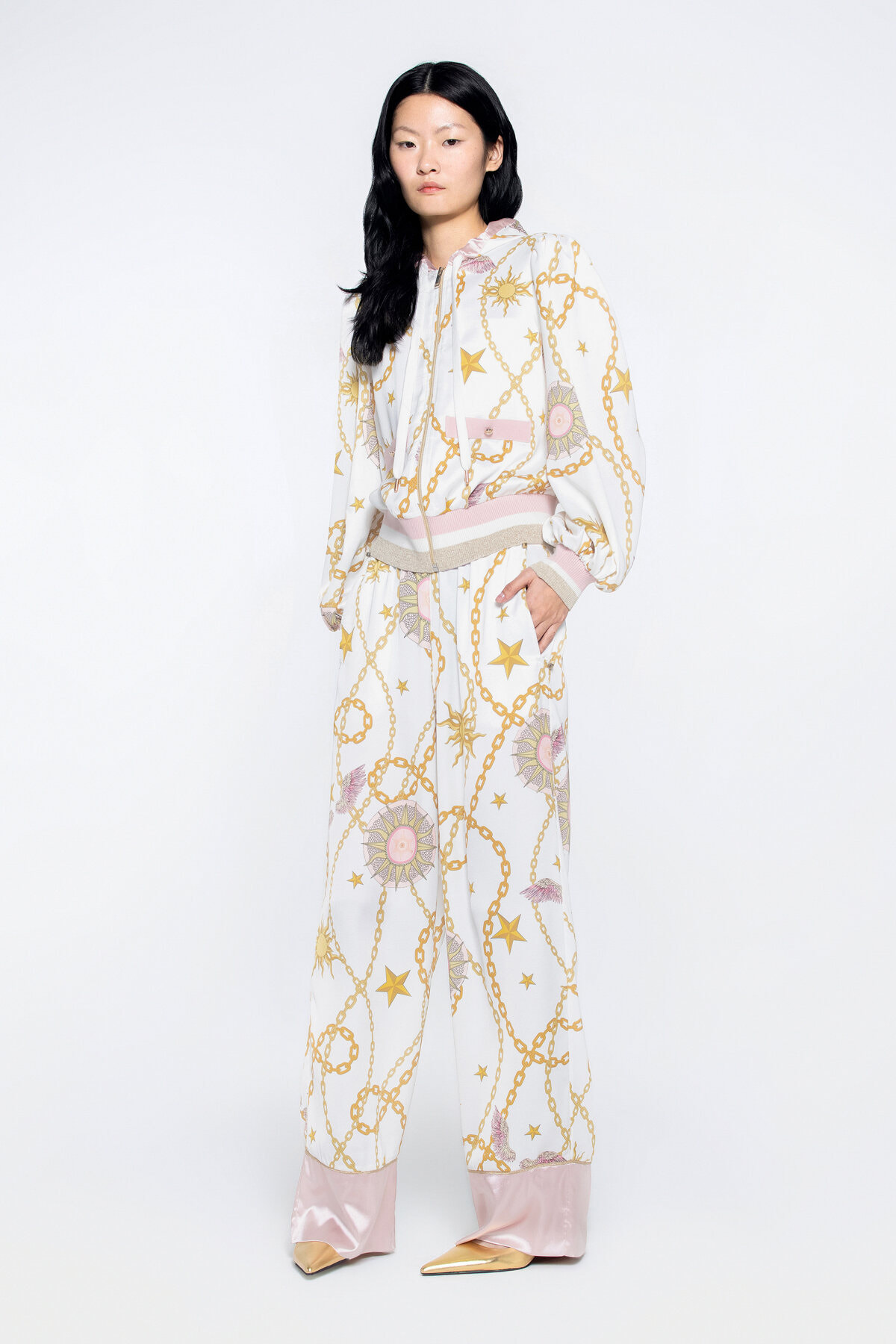 Manşet Ve Etek Ucu Ribanalı Kapşonlu Özel Desen Hırka