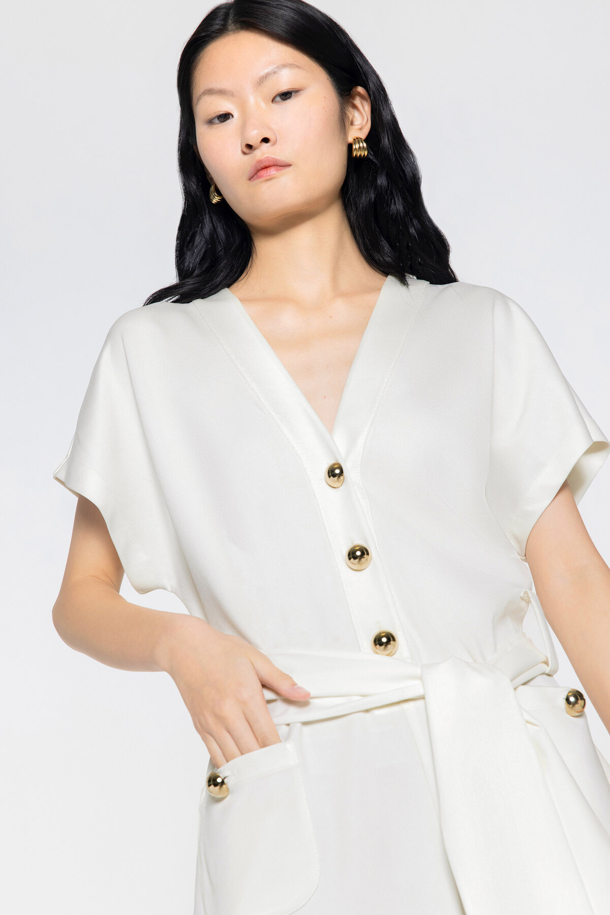 Düğme Detaylı Belden Kuşaklı Kısa Tulum