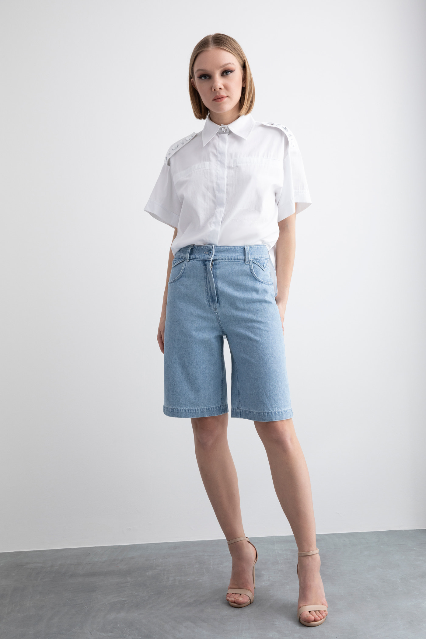 Cep Detaylı Yüksek Bel Kontrast Dikiş Detaylı Fermuarlı Denim Şort