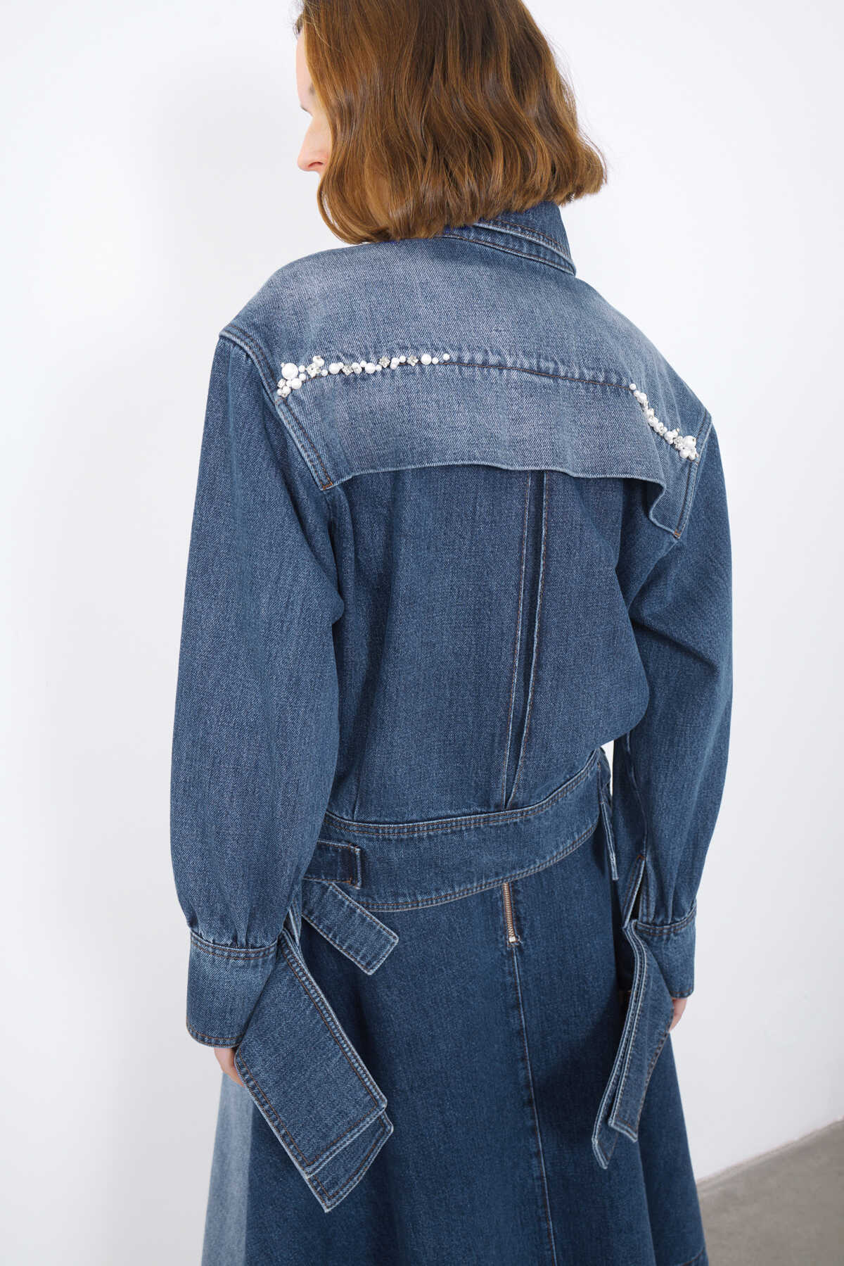 Metal Tokalı İşleme Detaylı Asimetrik Jean Ceket