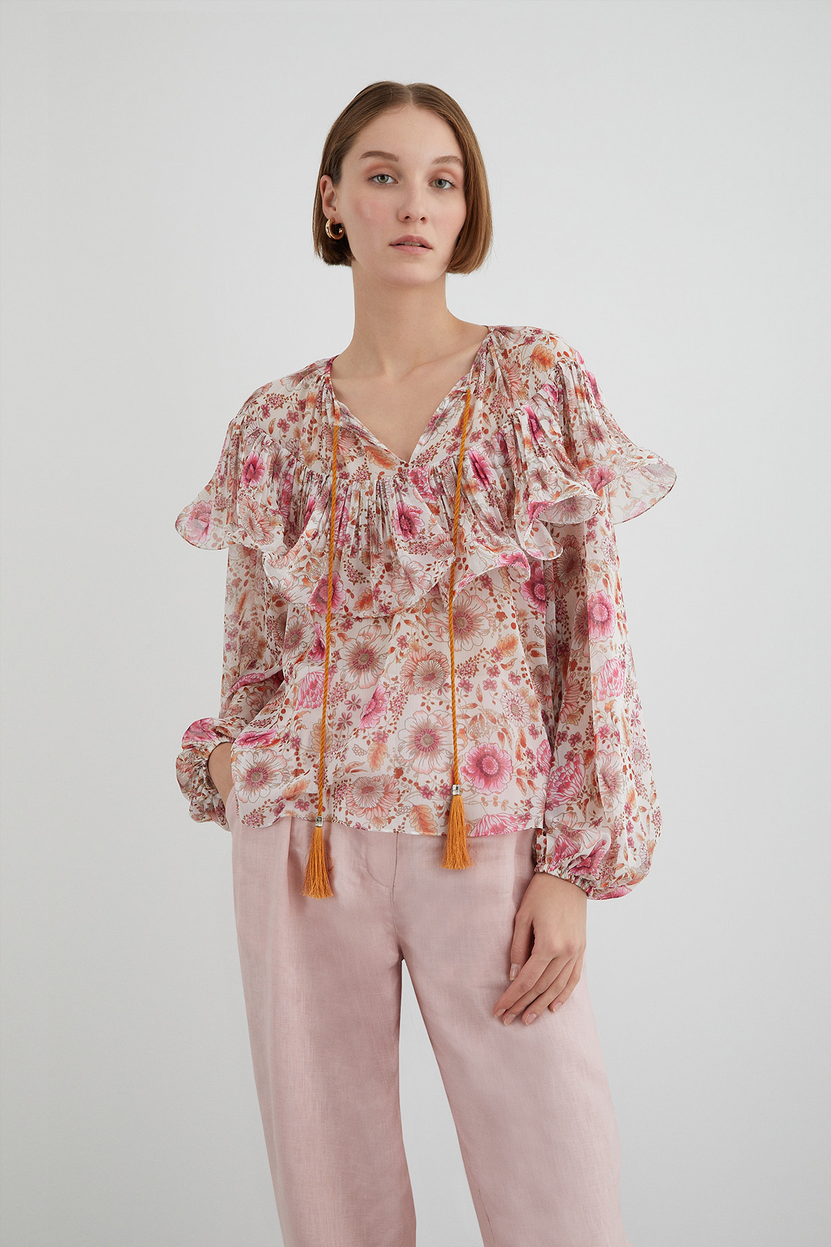 Volan Detaylı Çiçekli Şifon Bluz