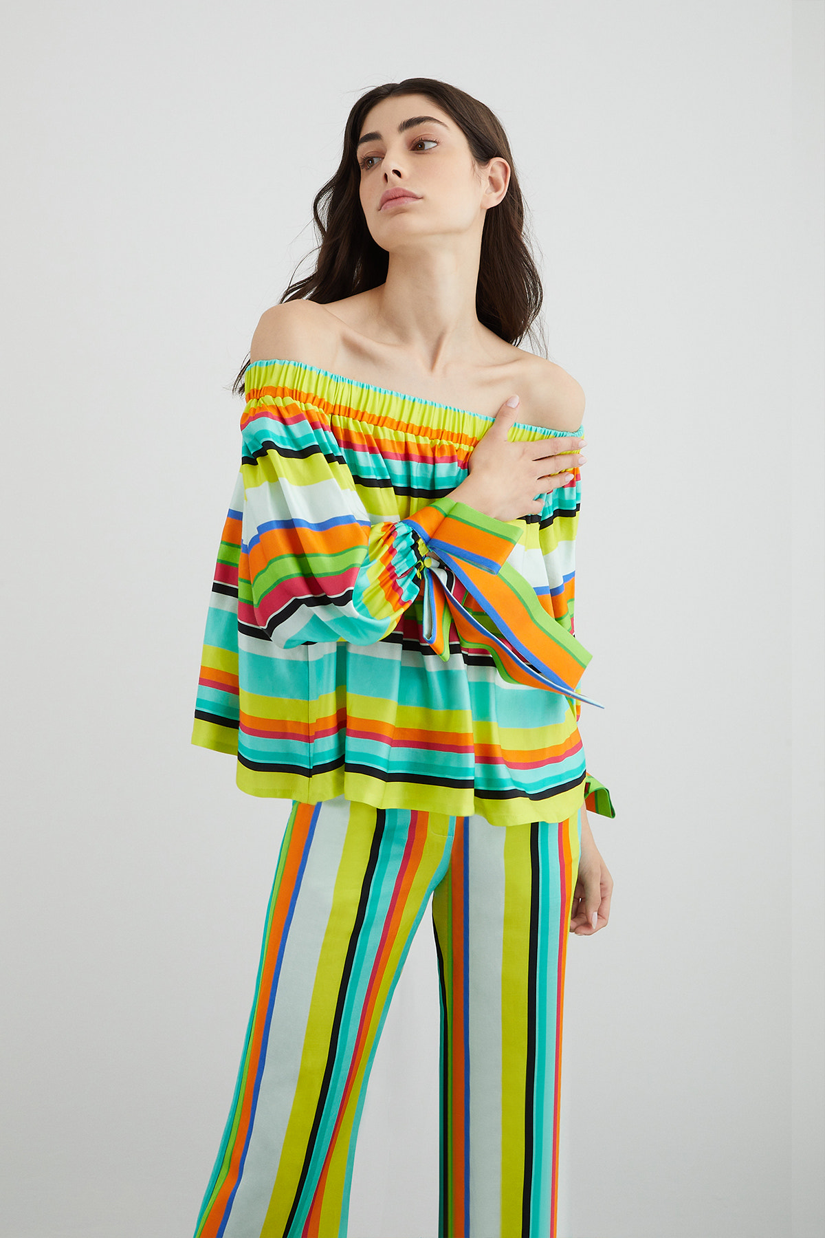 Kayık Yaka Manşet Detaylı Çizgili Bluz