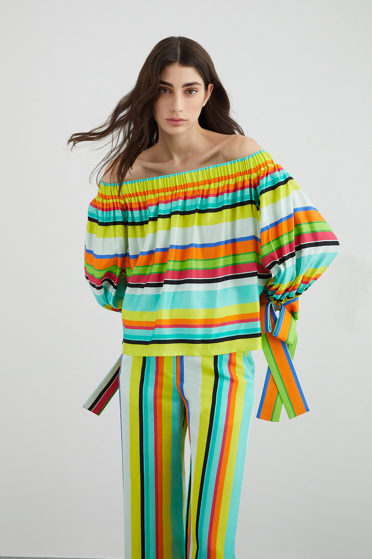 Kayık Yaka Manşet Detaylı Çizgili Bluz