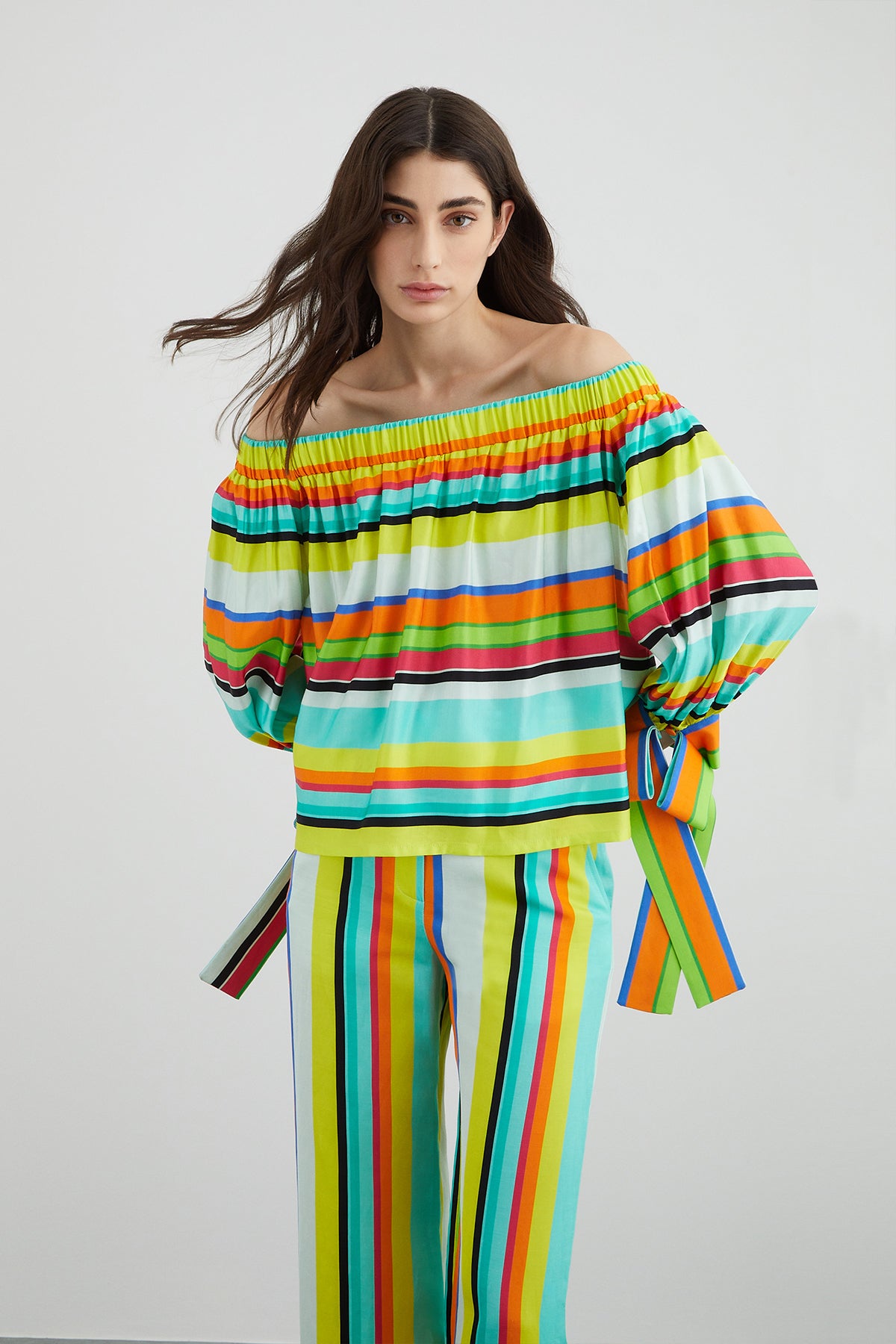 Kayık Yaka Manşet Detaylı Çizgili Bluz