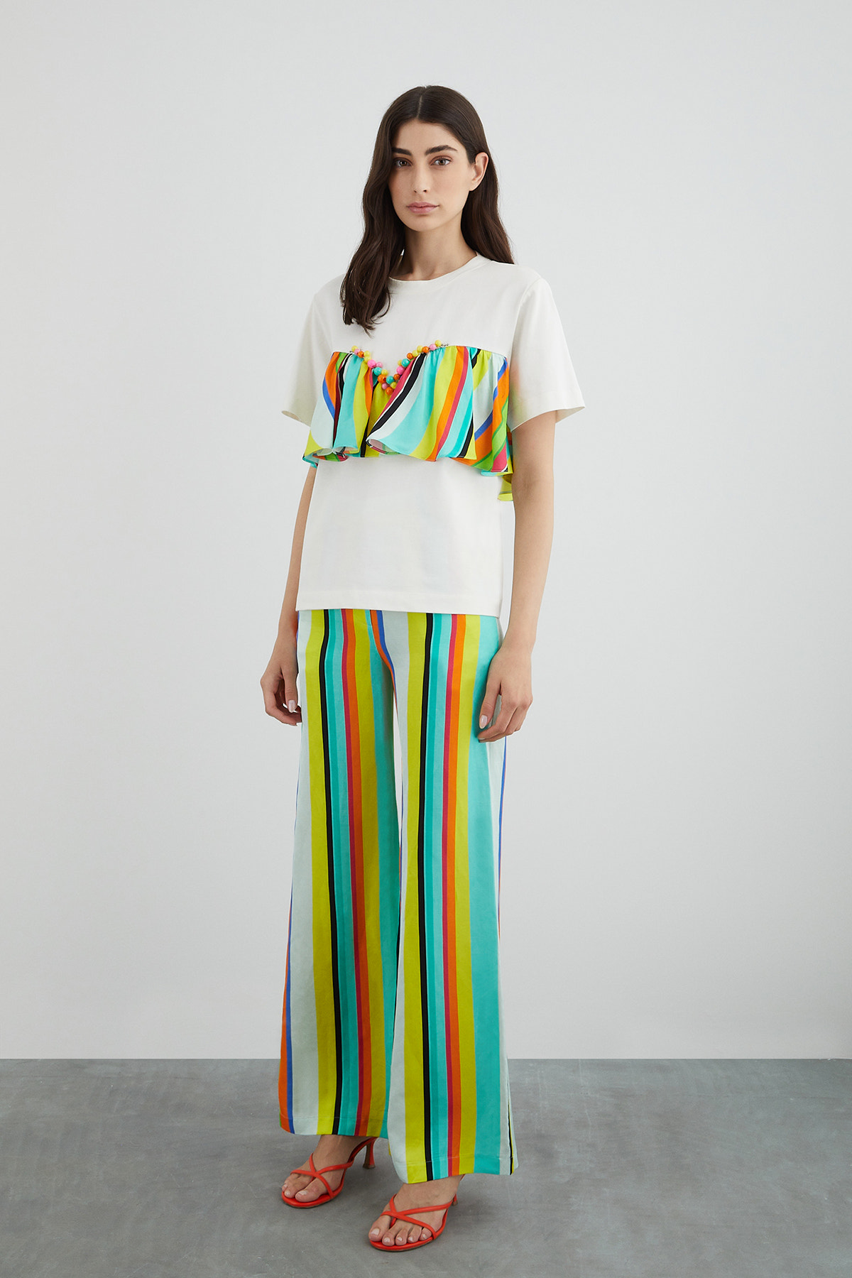 Üstü İşlemeli Pamuklu T-shirt