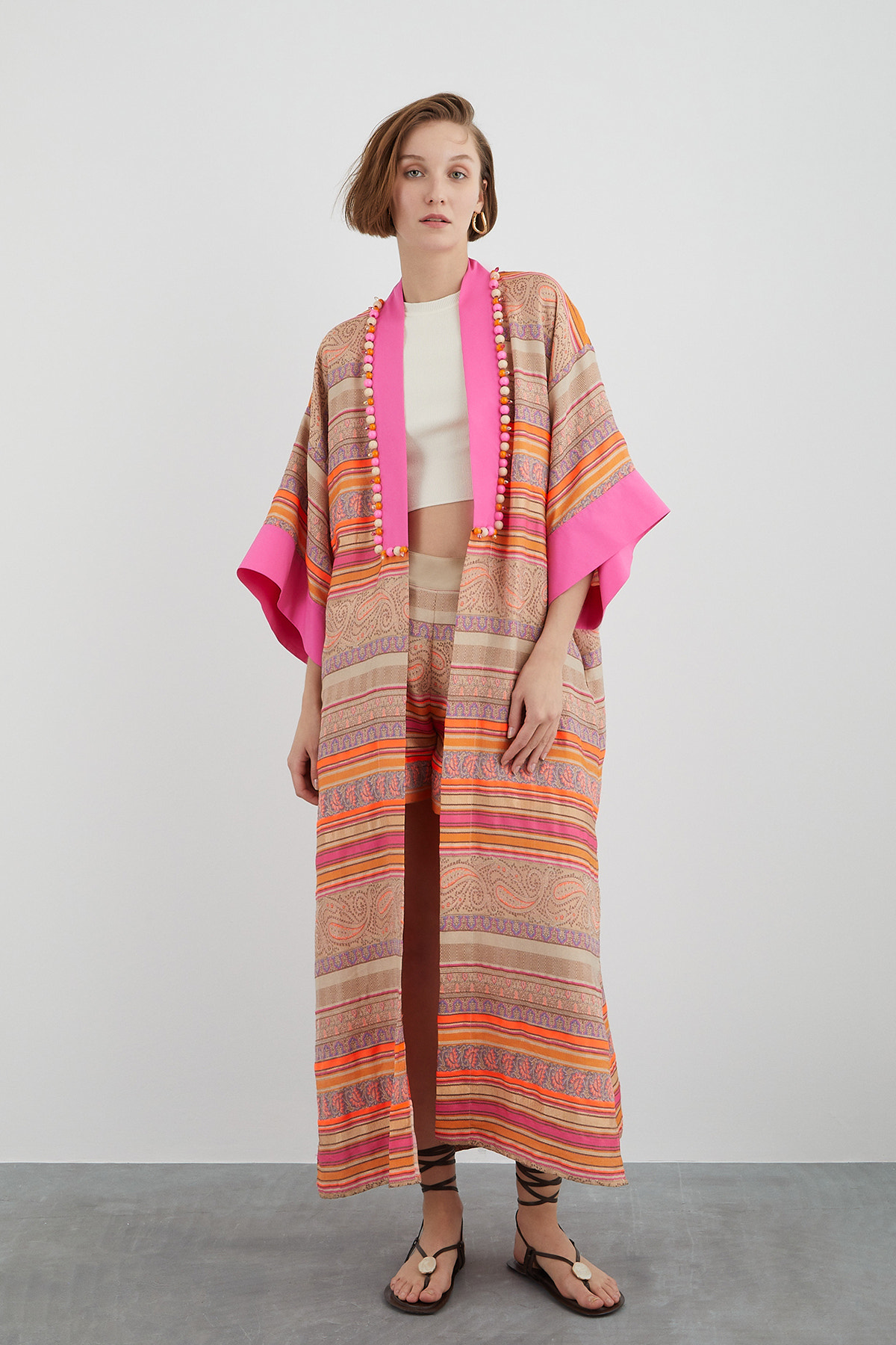 Yakası İşlemeli Kimono