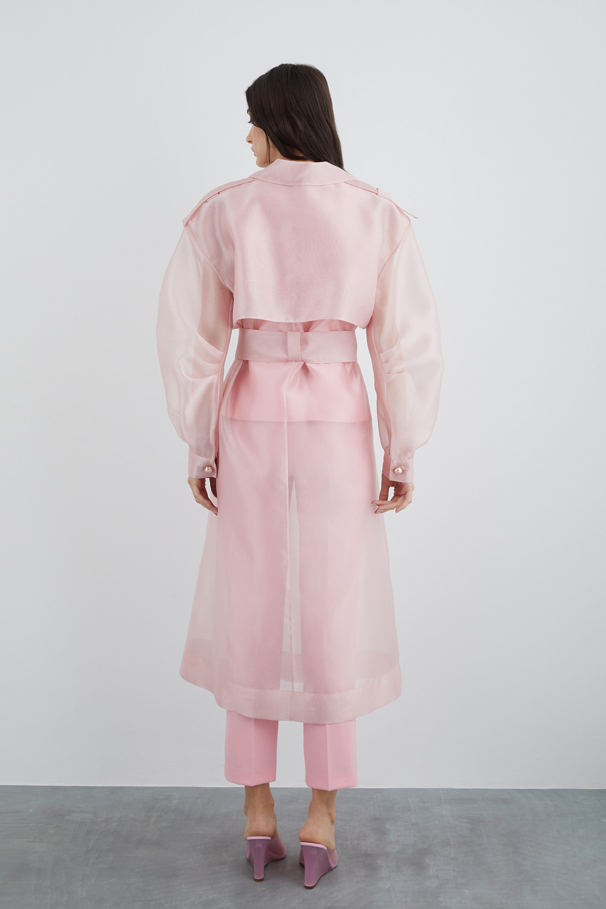 İnci Düğme Detaylı Uzun Organze Ceket