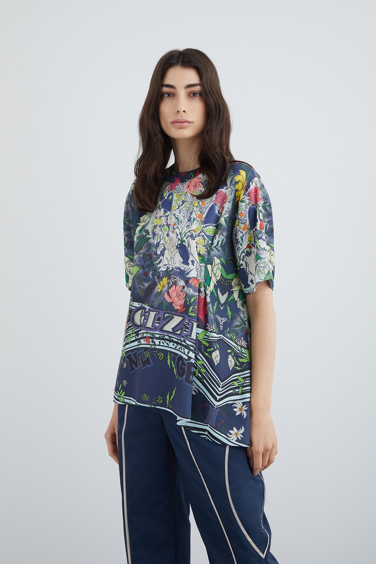 Ense Fermuar Detaylı Kısa Kollu Asimetrik T-shirt