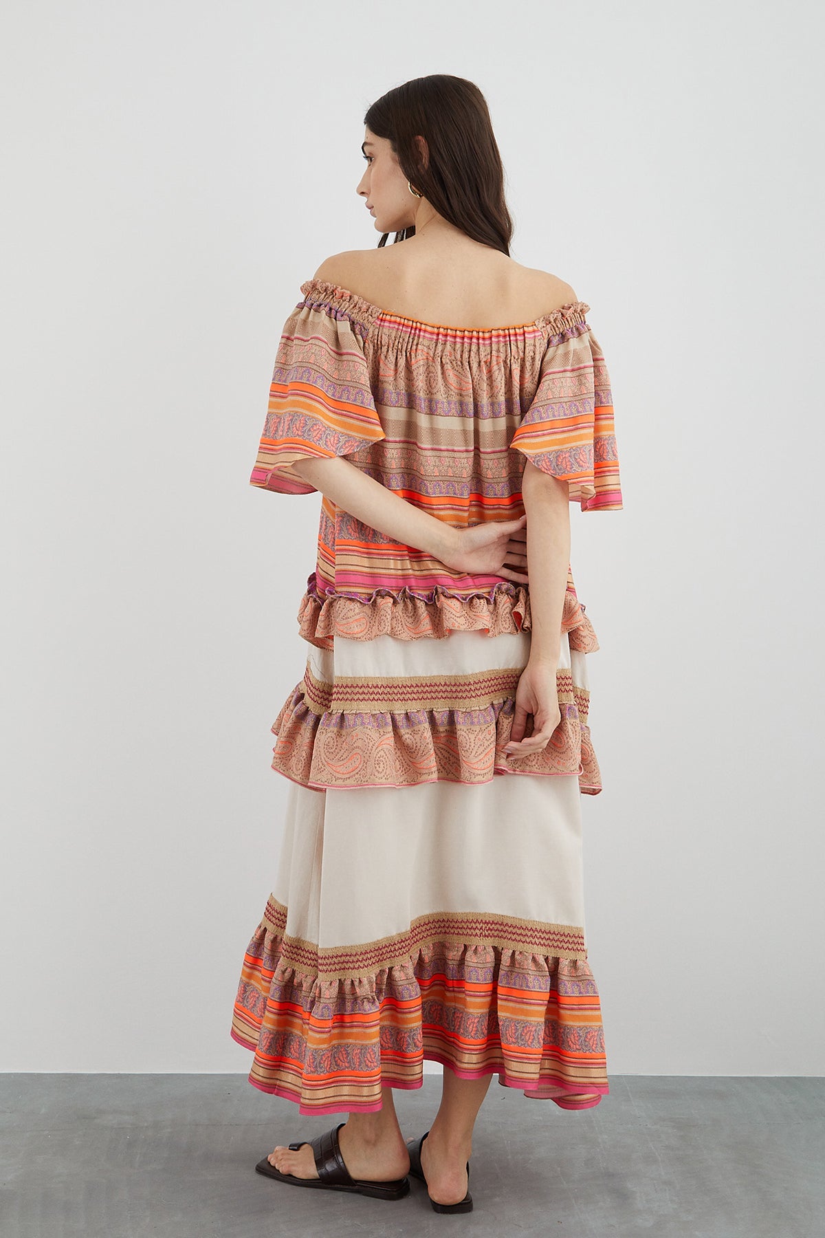 Kayık Yakalı Fırfır Detaylı Midi Elbise