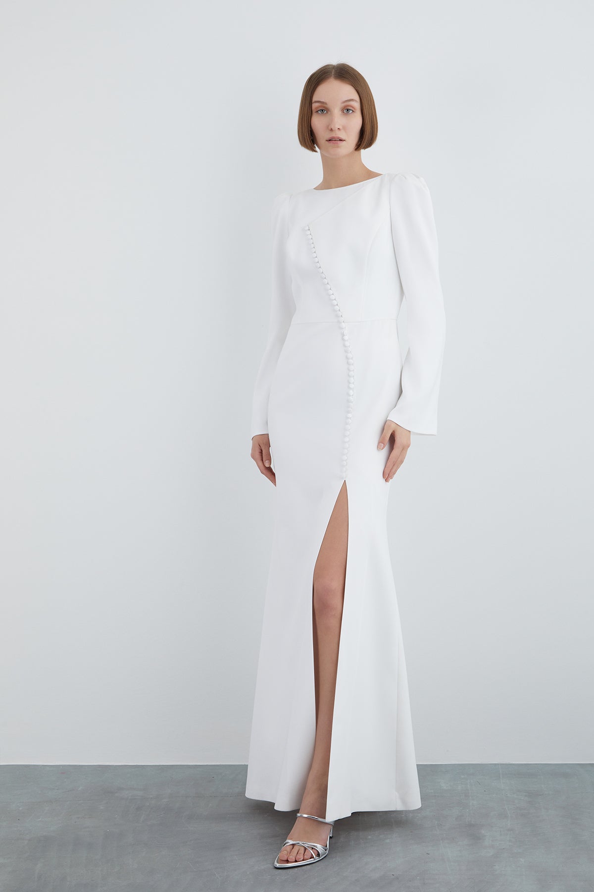 Düğme Detaylı Kol Üstü Büzgülü Yırtmaçlı Balık Form Uzun Elbise