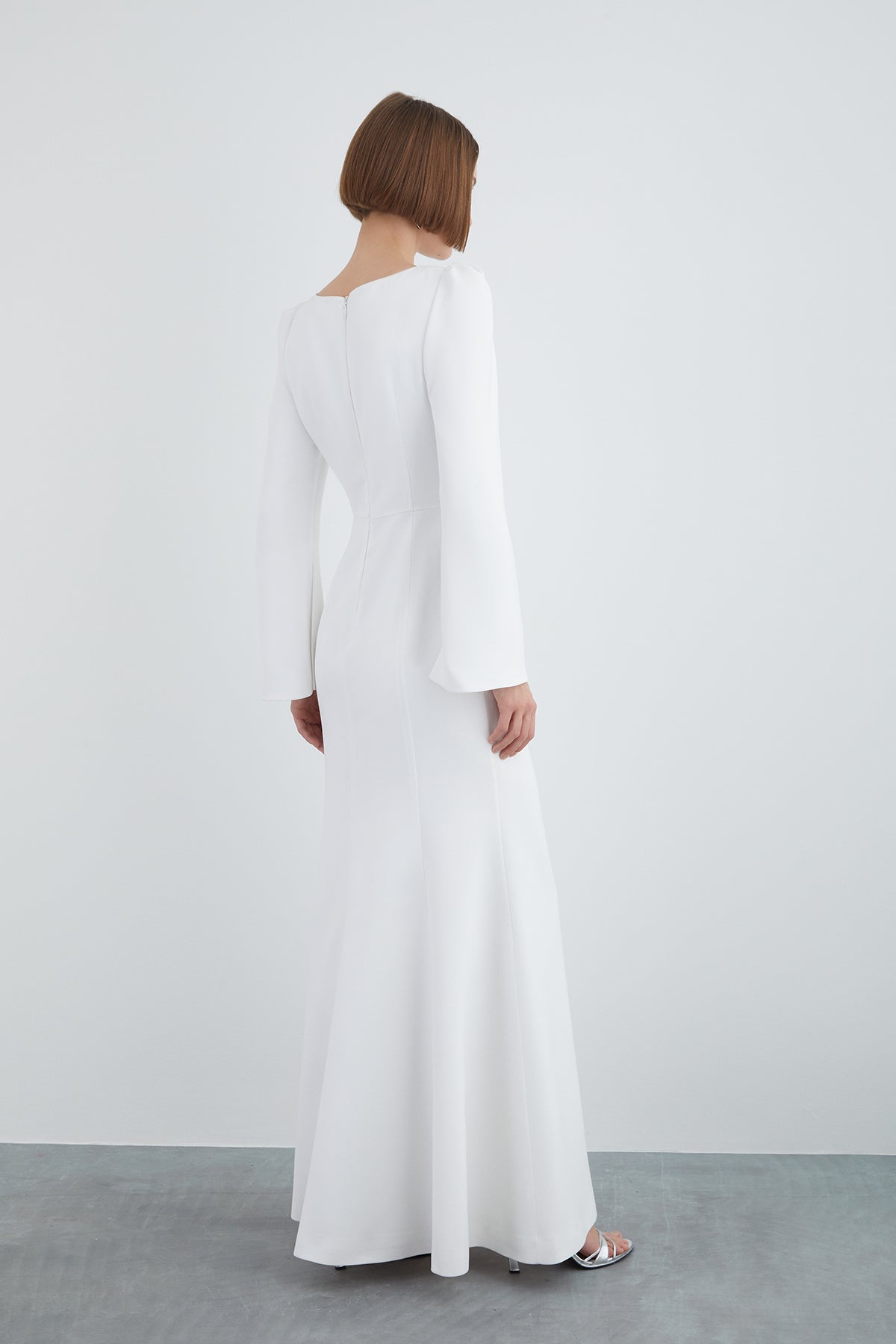 Düğme Detaylı Kol Üstü Büzgülü Yırtmaçlı Balık Form Uzun Elbise