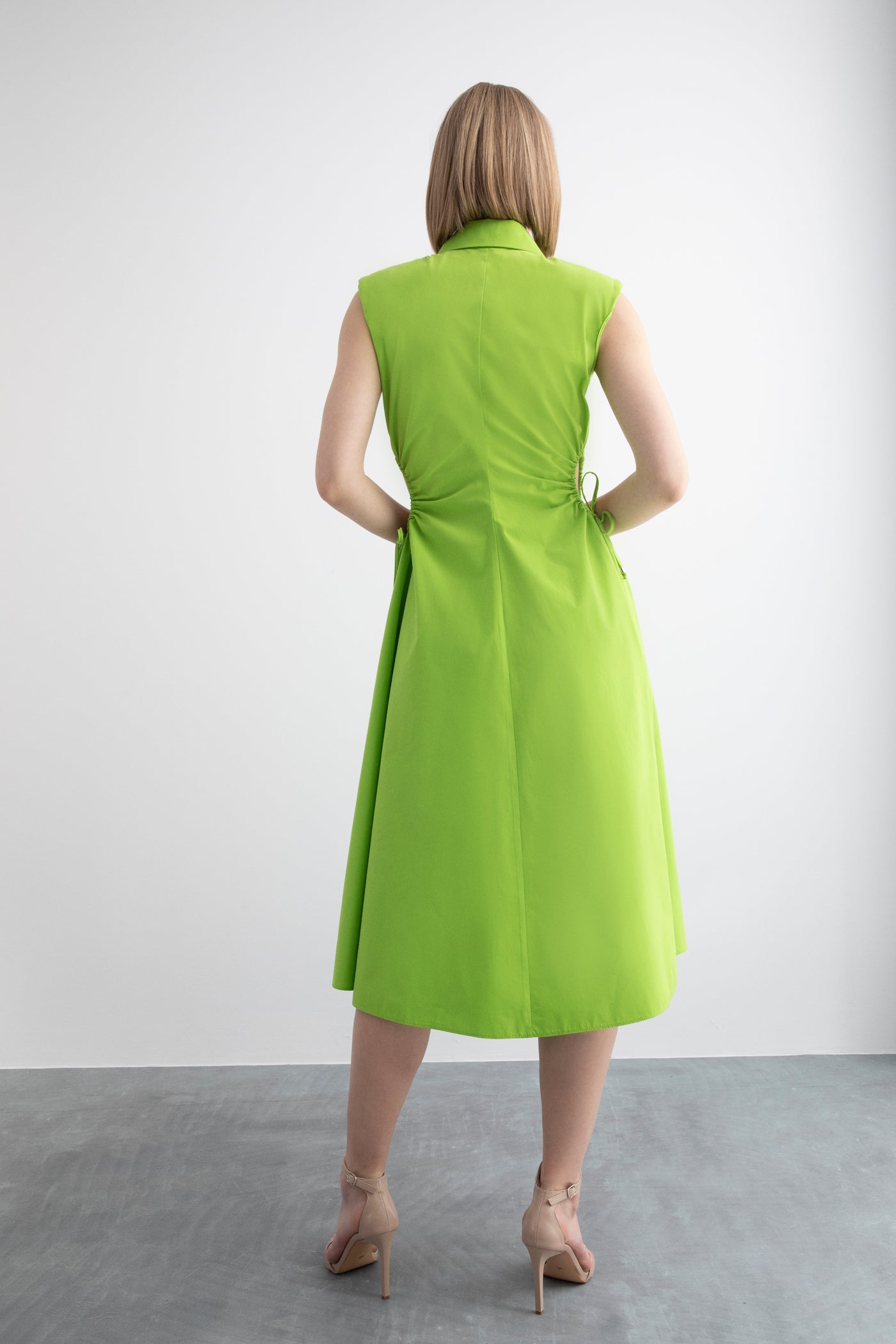 Yaka Detaylı Yanı Pencereli Kloş Etekli Midi Pamuk Elbise