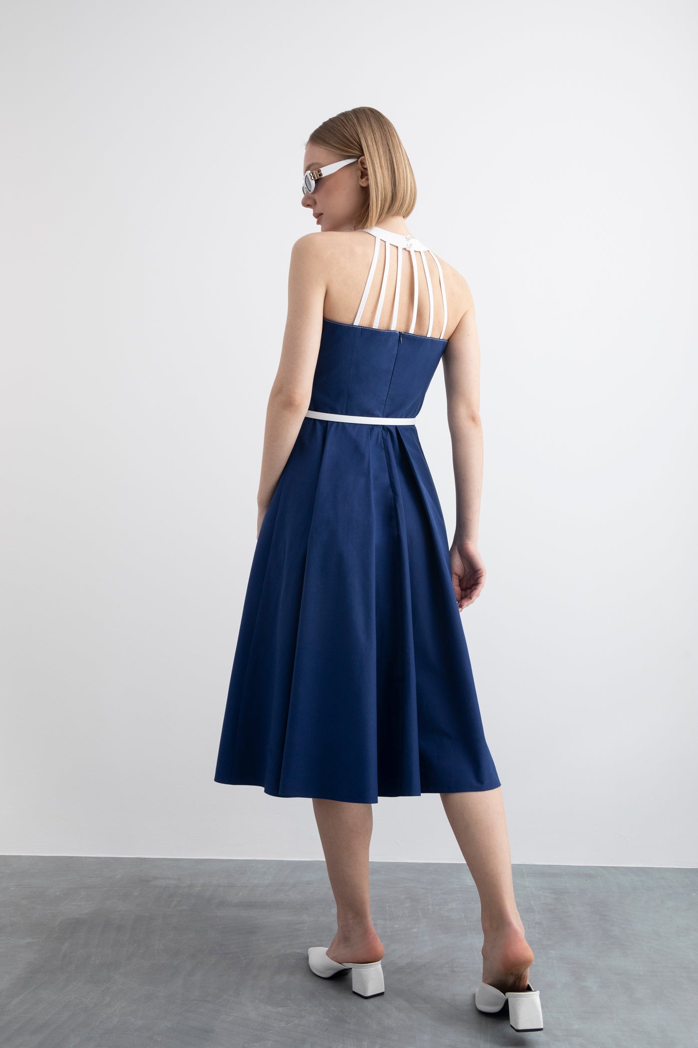 Kemerli Korse Görünümlü Kloş Etekli Midi Boy Pamuk Elbise