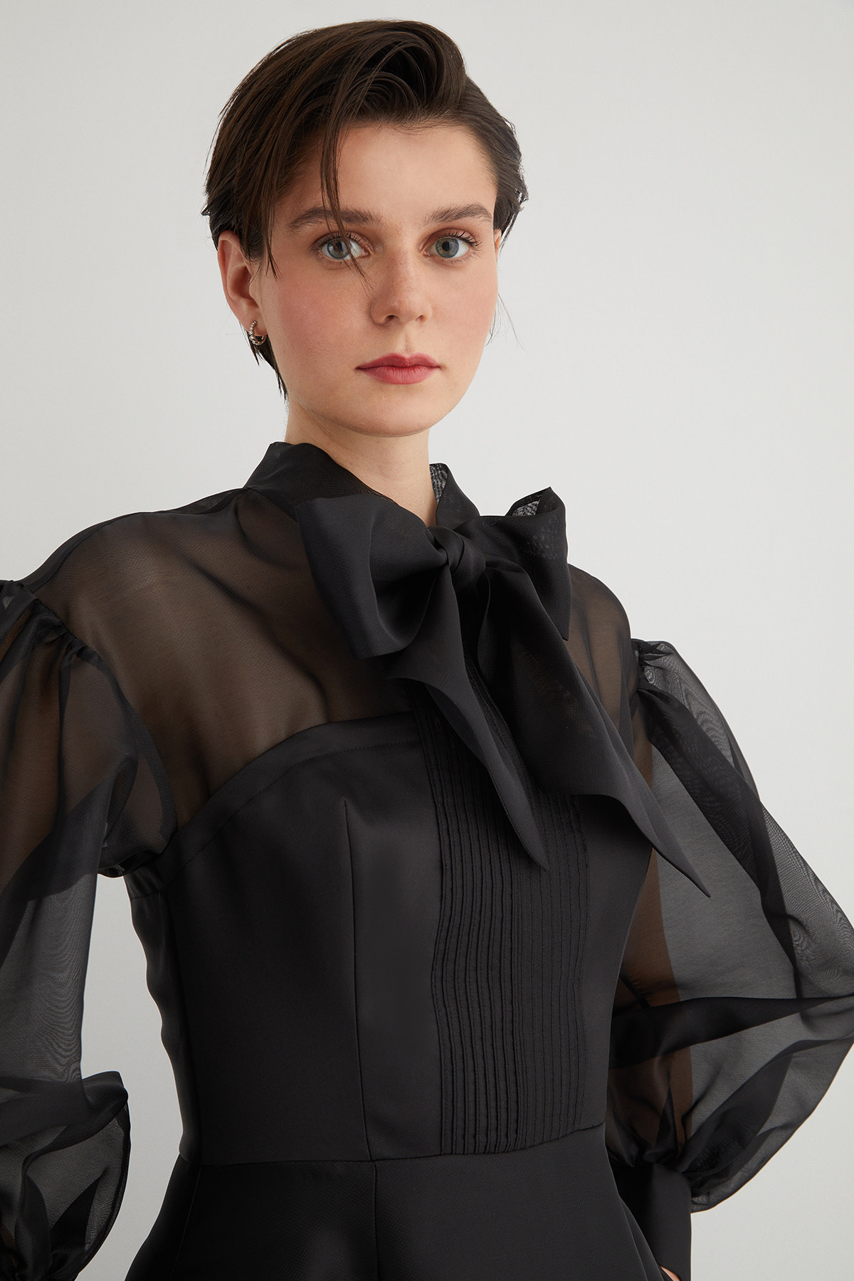 Boyundan Bağlamalı Midi Organze Elbise