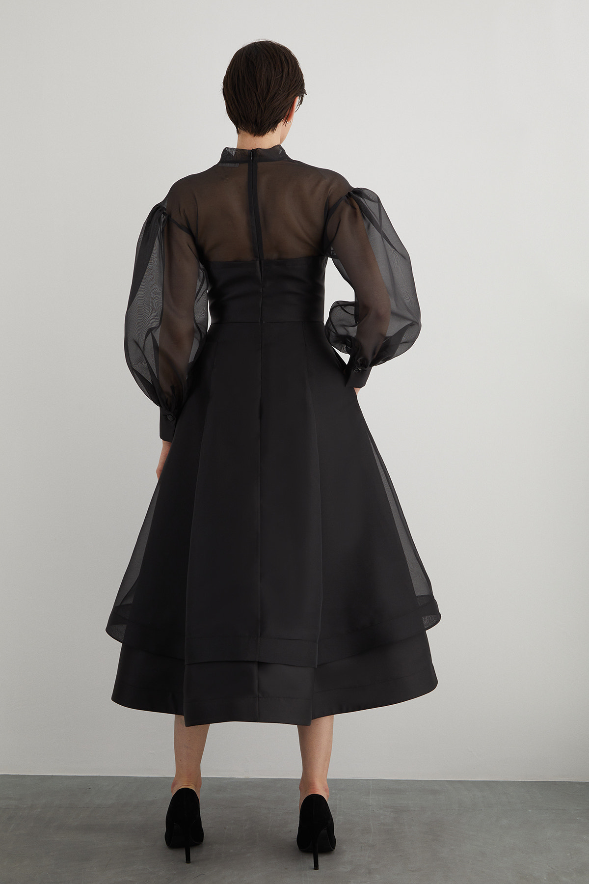 Boyundan Bağlamalı Midi Organze Elbise