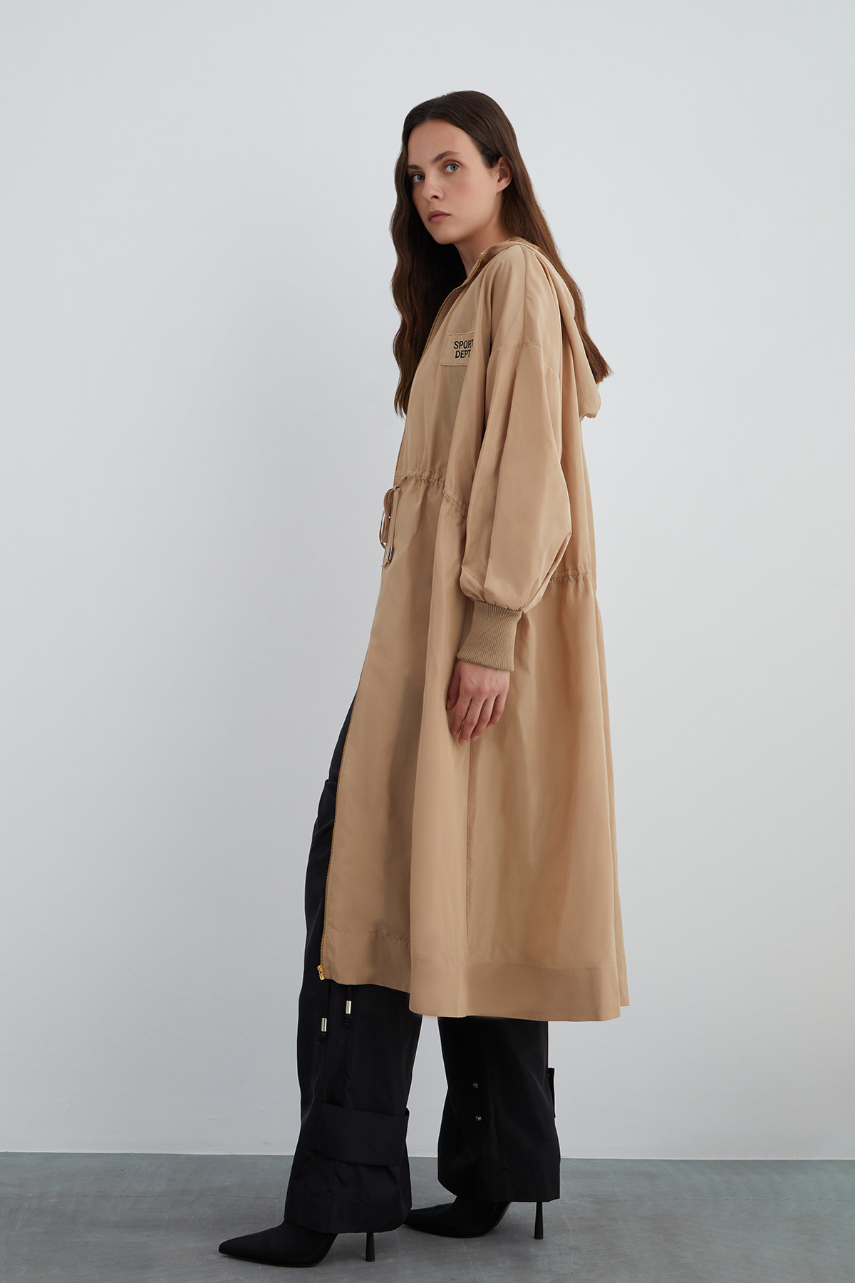 Nakış Detaylı Kolları Triko Manşetli Trençkot