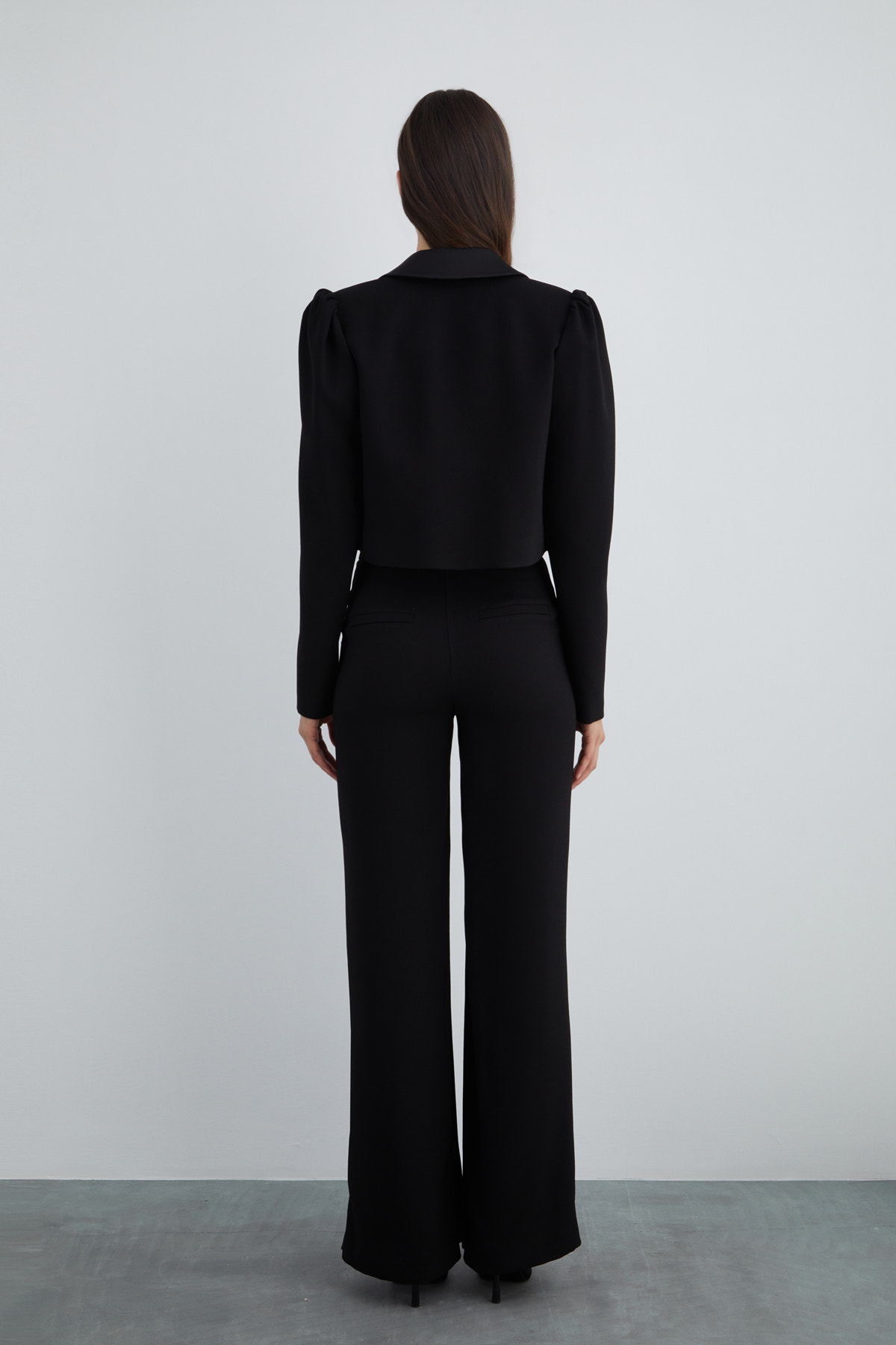 Gold Düğme Detaylı Siyah Kısa Ceket