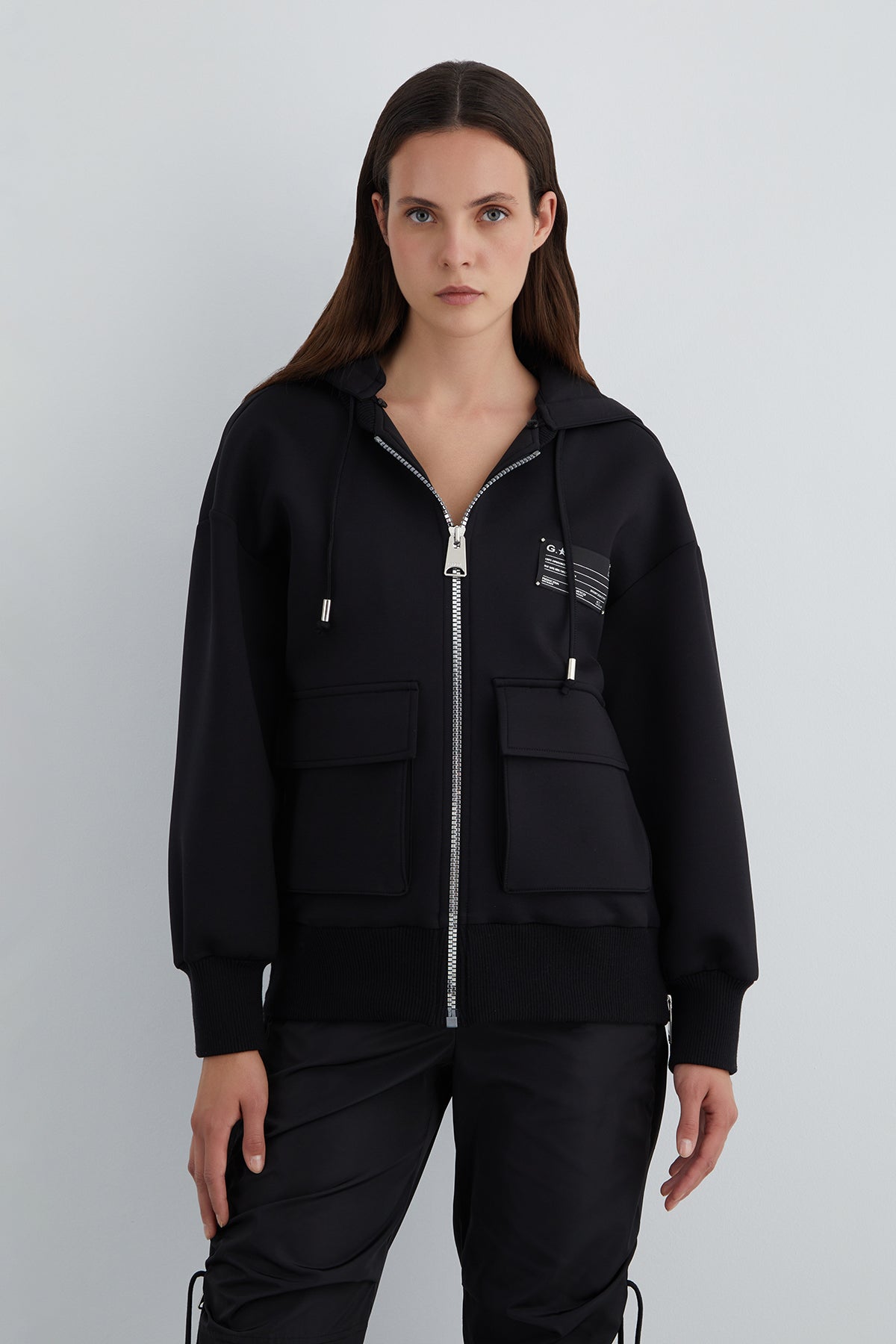 Arkası Nakış Detaylı Çıkarılabilir Seyyar Kapüşonlu Sweatshirt