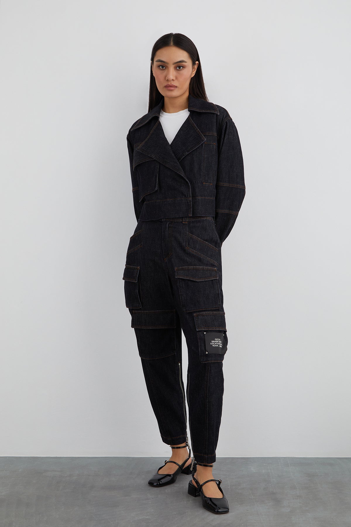 Arka Beden Etiket Detaylı Geniş Cep Kısa Jean Ceket