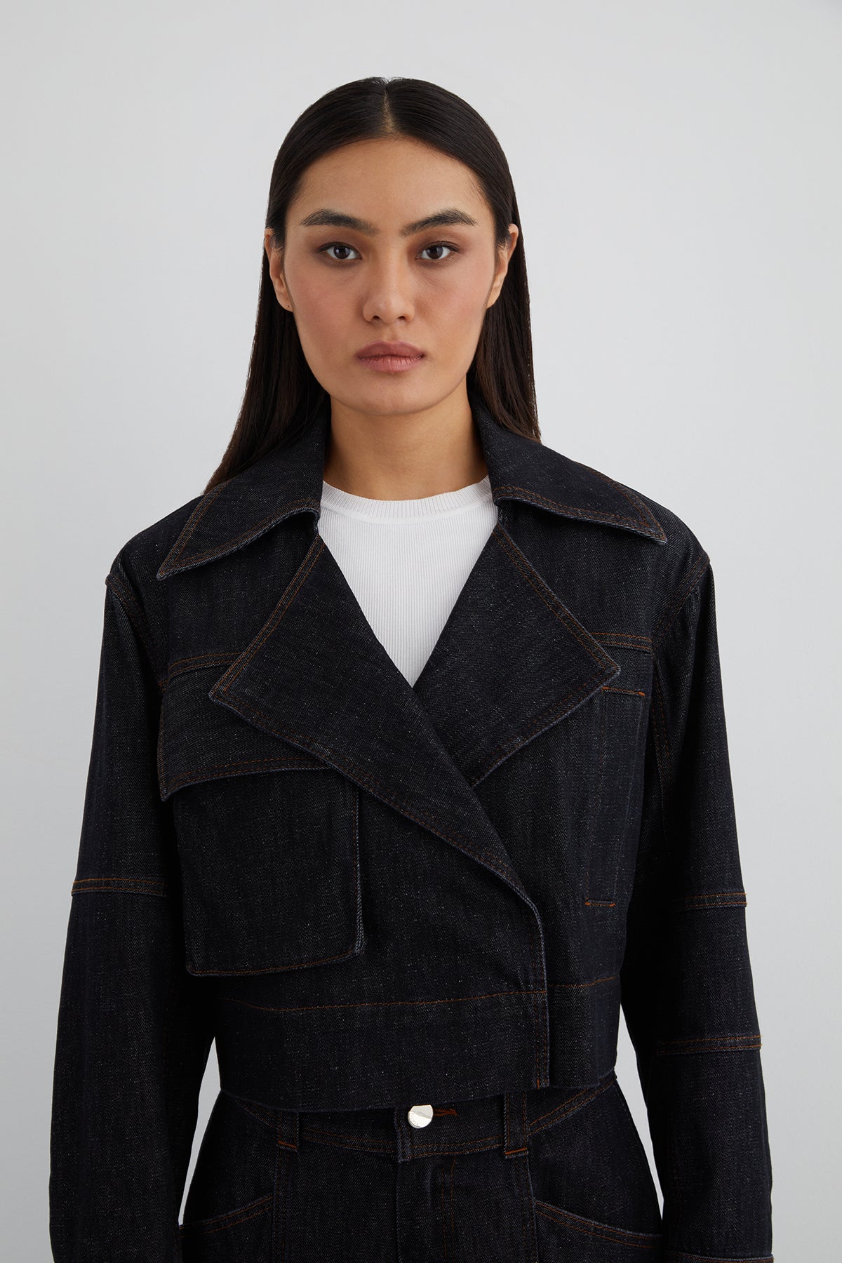 Arka Beden Etiket Detaylı Geniş Cep Kısa Jean Ceket