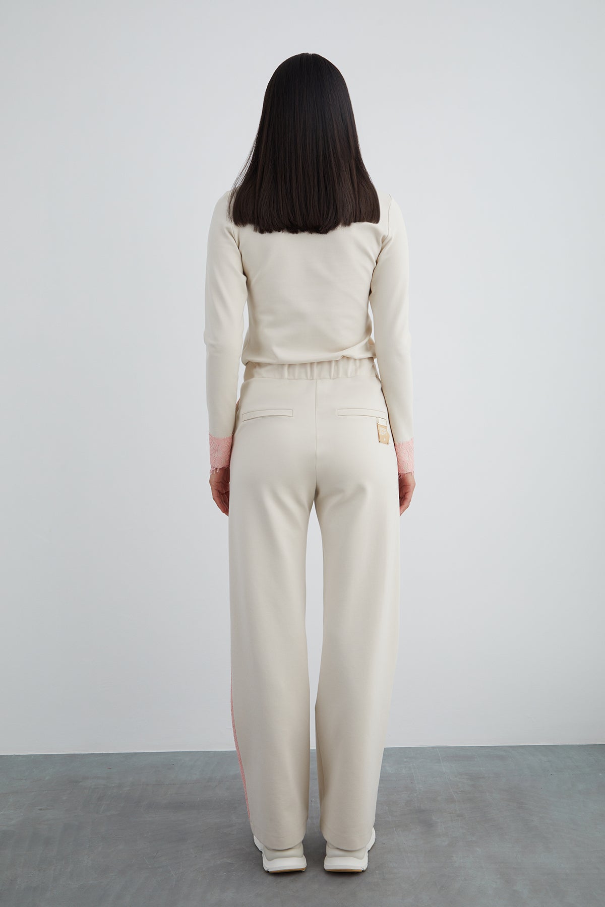 Aksesuar Detaylı Yanları Dantelli Bağcıklı Eşofman Altı